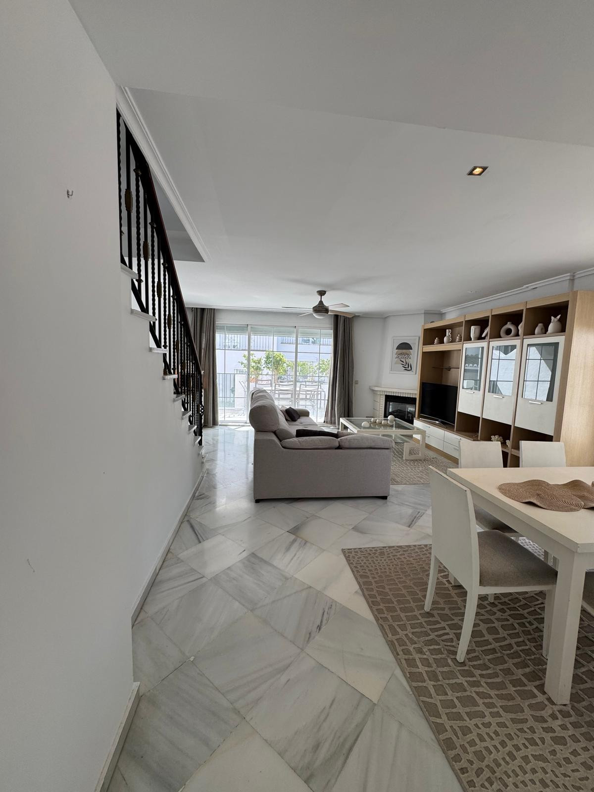 Prime Corner Townhouse Schritte von Marbella Club und Puente Romano — Foto 6