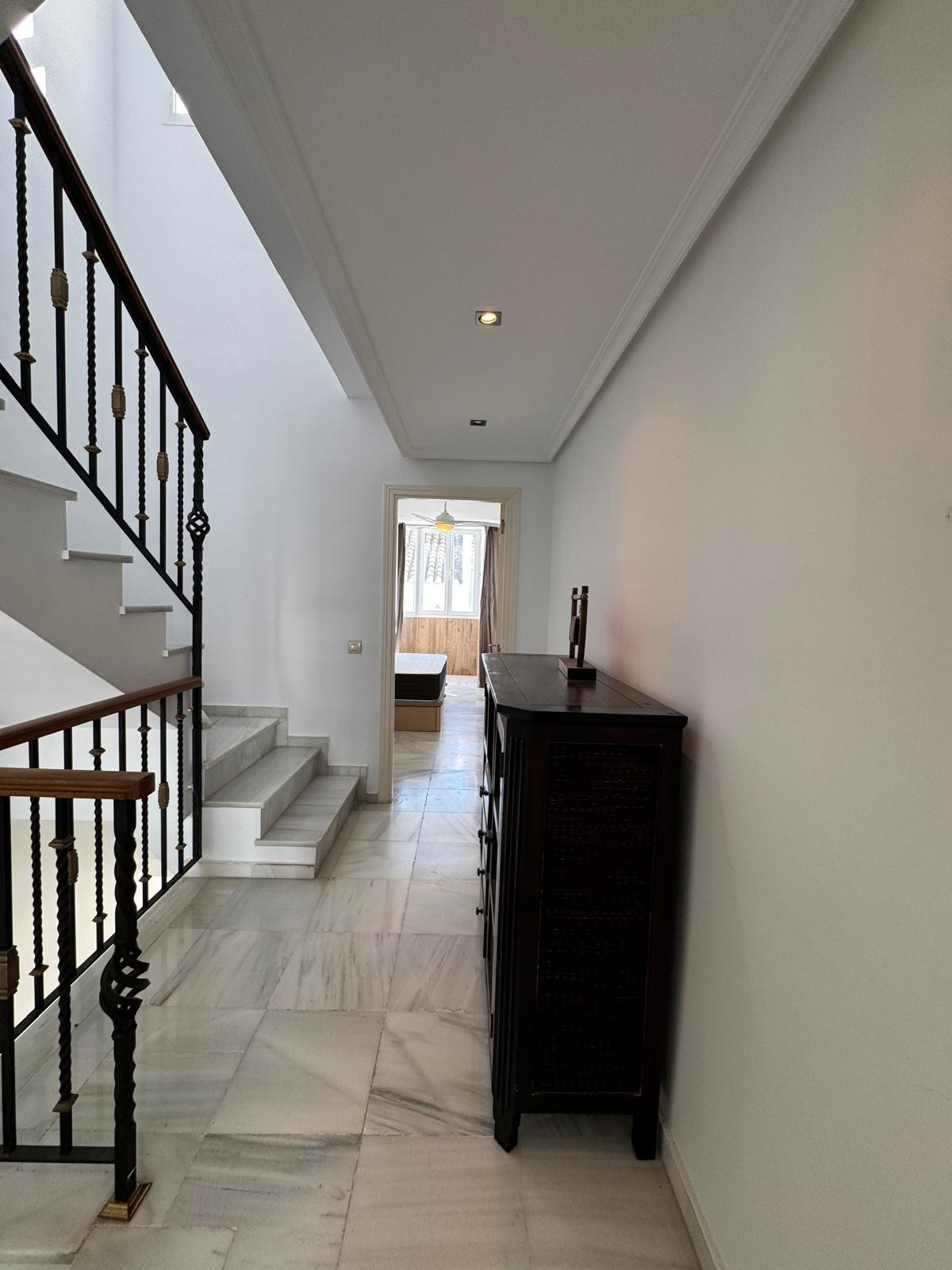 Prime Corner Townhouse Schritte von Marbella Club und Puente Romano — Foto 34