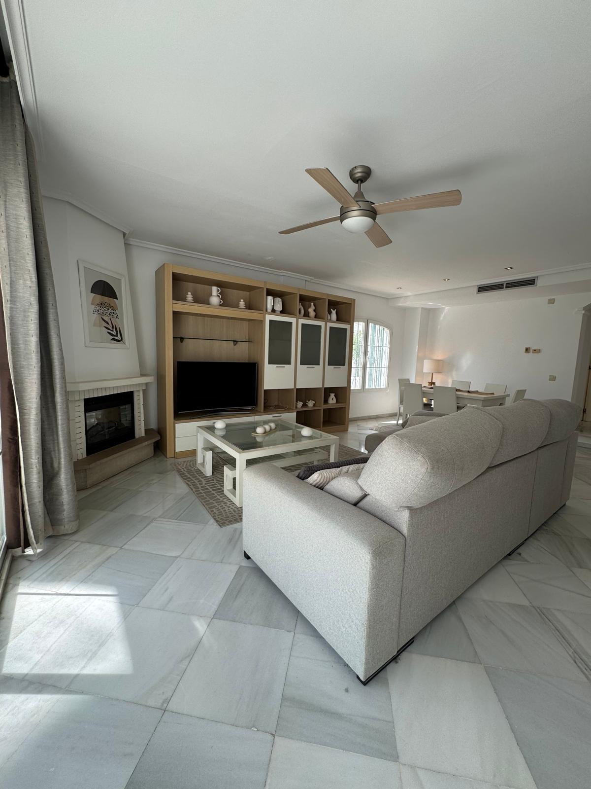 Prime Corner Townhouse Schritte von Marbella Club und Puente Romano — Foto 4