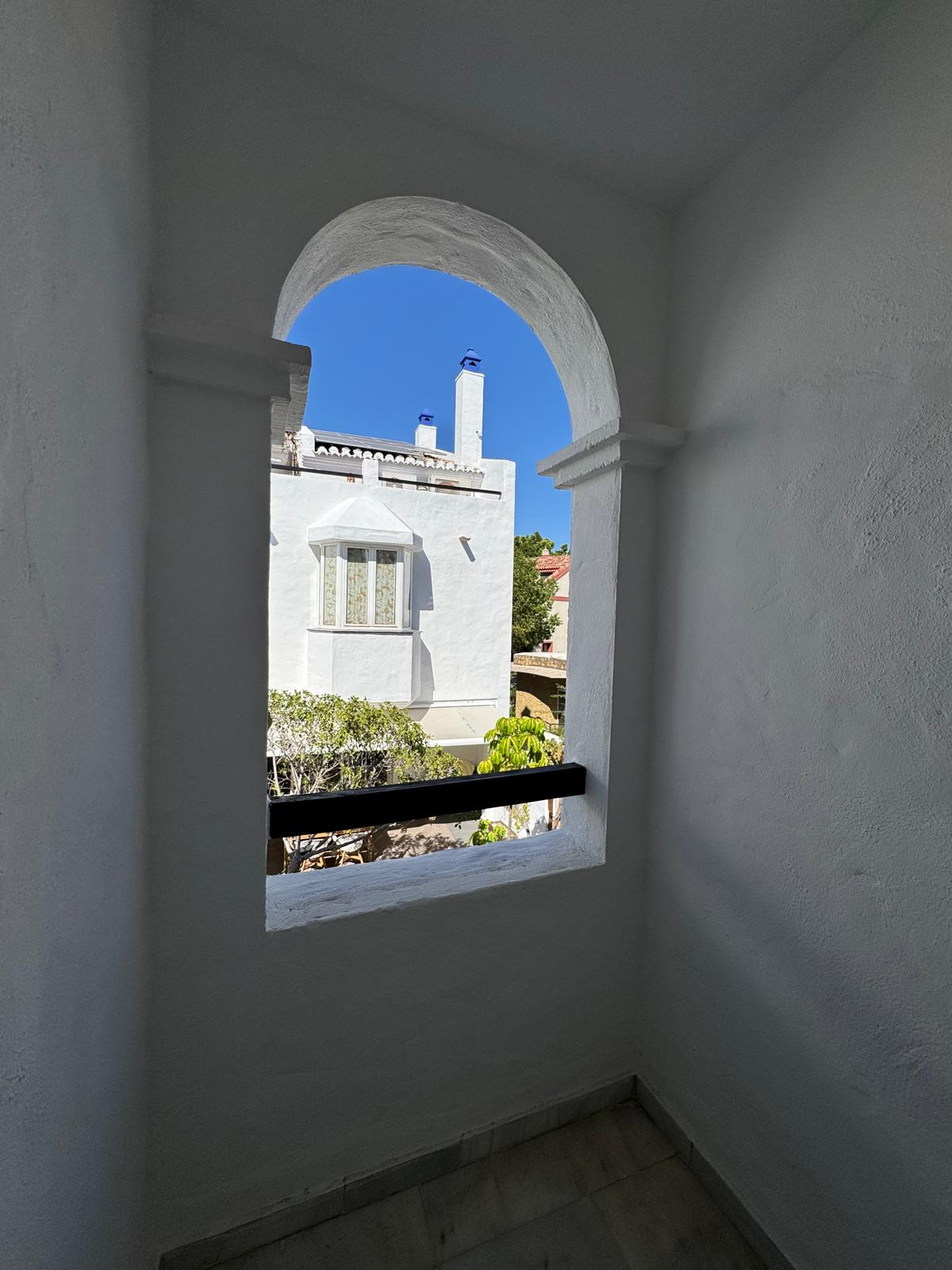 Prime Corner Townhouse Schritte von Marbella Club und Puente Romano — Foto 19