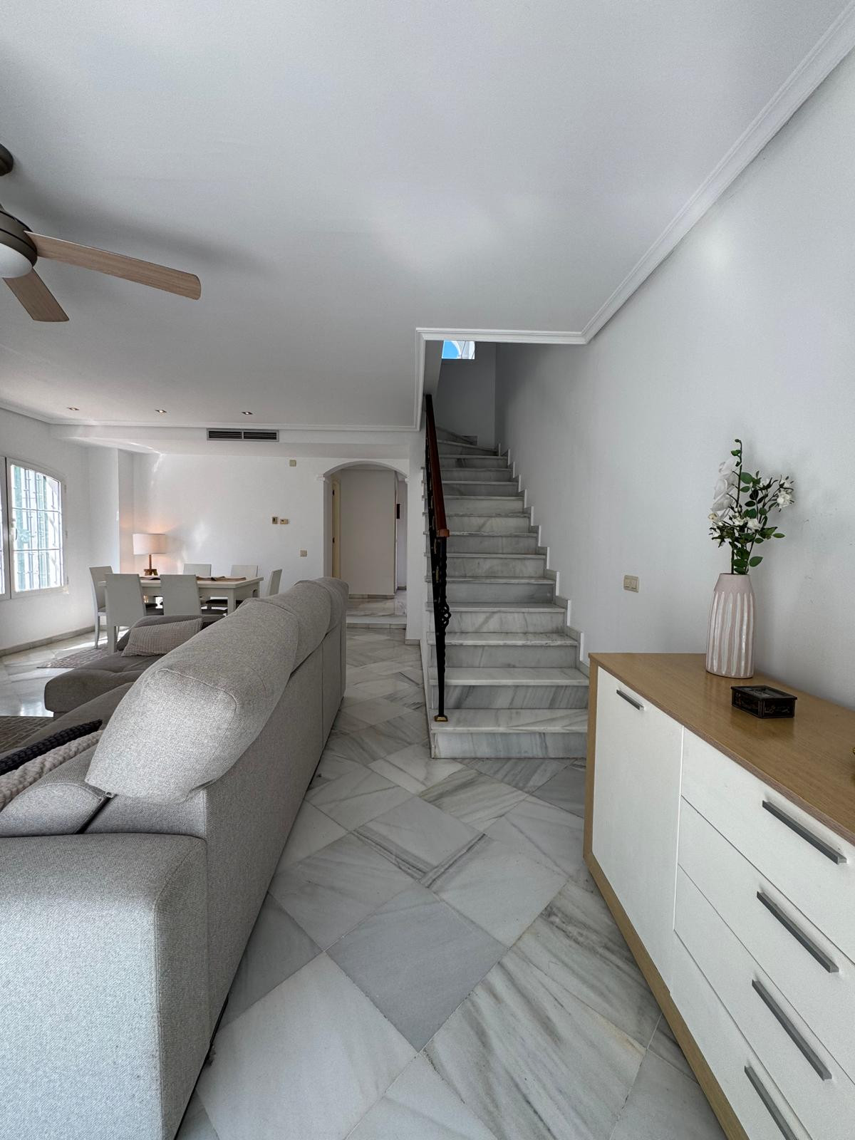 Prime Corner Townhouse Schritte von Marbella Club und Puente Romano — Foto 7