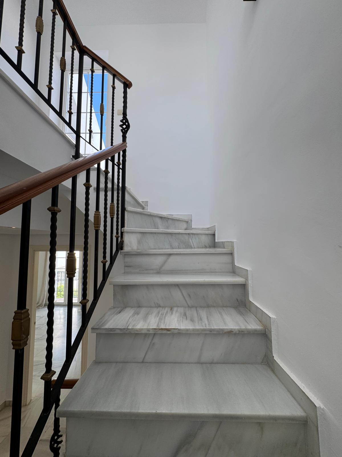 Prime Corner Townhouse Schritte von Marbella Club und Puente Romano — Foto 28
