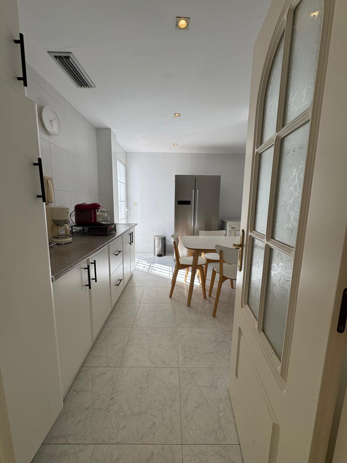 Prime Corner Townhouse Schritte von Marbella Club und Puente Romano — Foto 9