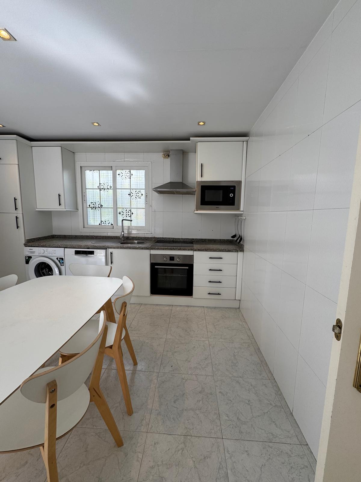 Prime Corner Townhouse Schritte von Marbella Club und Puente Romano — Foto 10