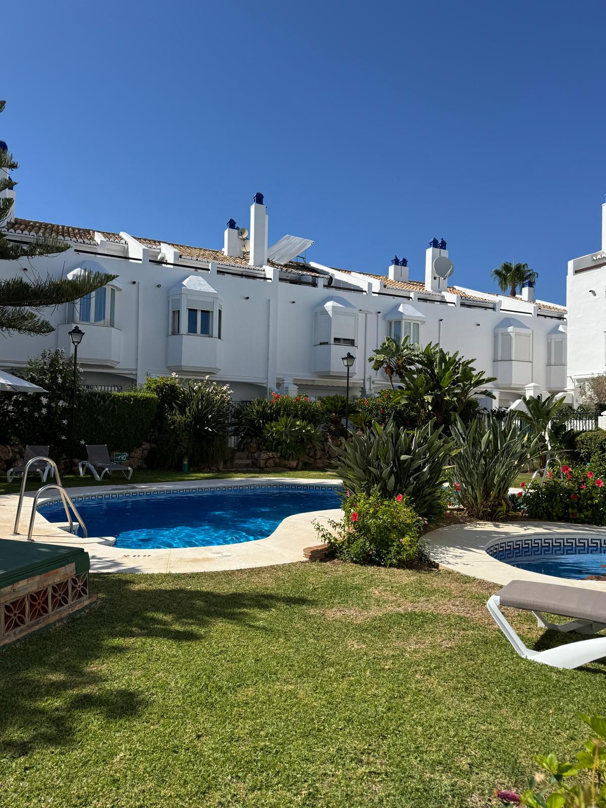 Prime Corner Townhouse Schritte von Marbella Club und Puente Romano — Foto 41