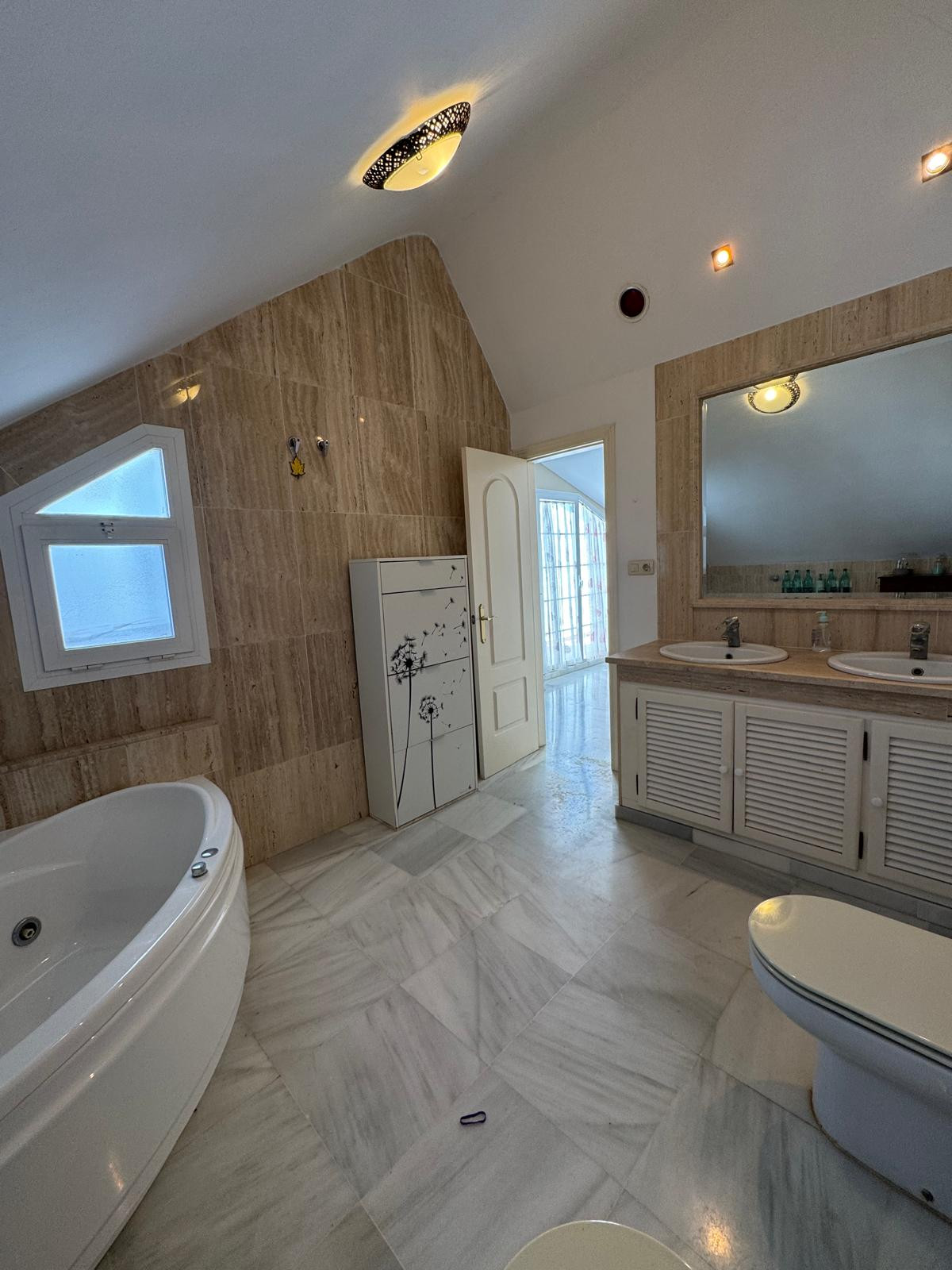 Prime Corner Townhouse Schritte von Marbella Club und Puente Romano — Foto 32