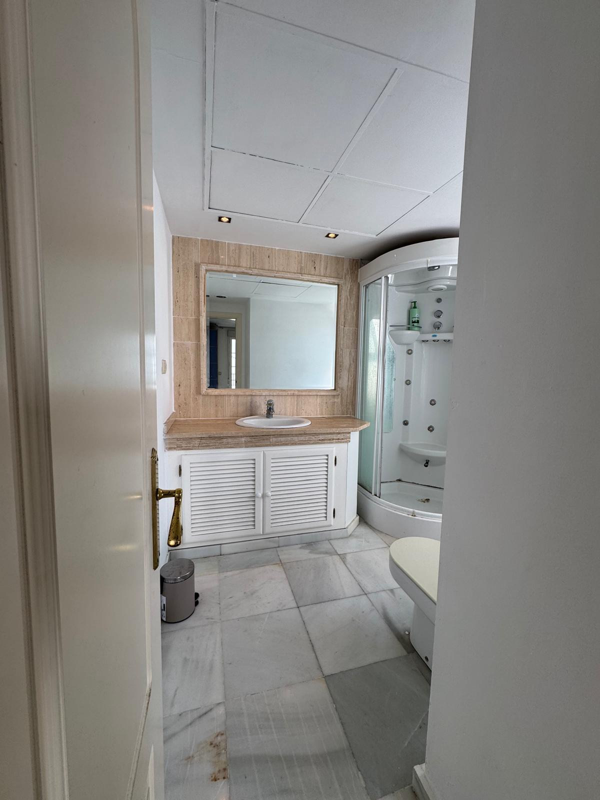 Prime Corner Townhouse Schritte von Marbella Club und Puente Romano — Foto 15