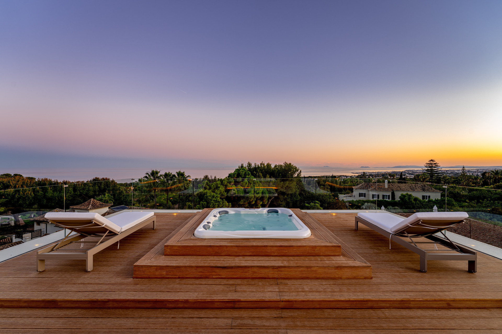 Villa de lujo de seis habitaciones con vistas panorámicas y ubicación privilegiada en Sierra Blanca, Marbella Milla de Oro. — foto 1