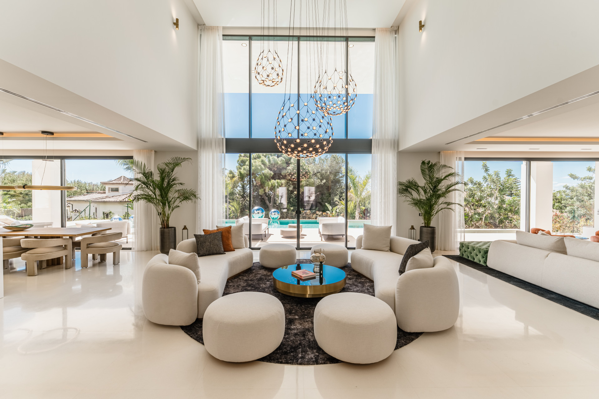 Villa de lujo de seis habitaciones con vistas panorámicas y ubicación privilegiada en Sierra Blanca, Marbella Milla de Oro. — foto 4