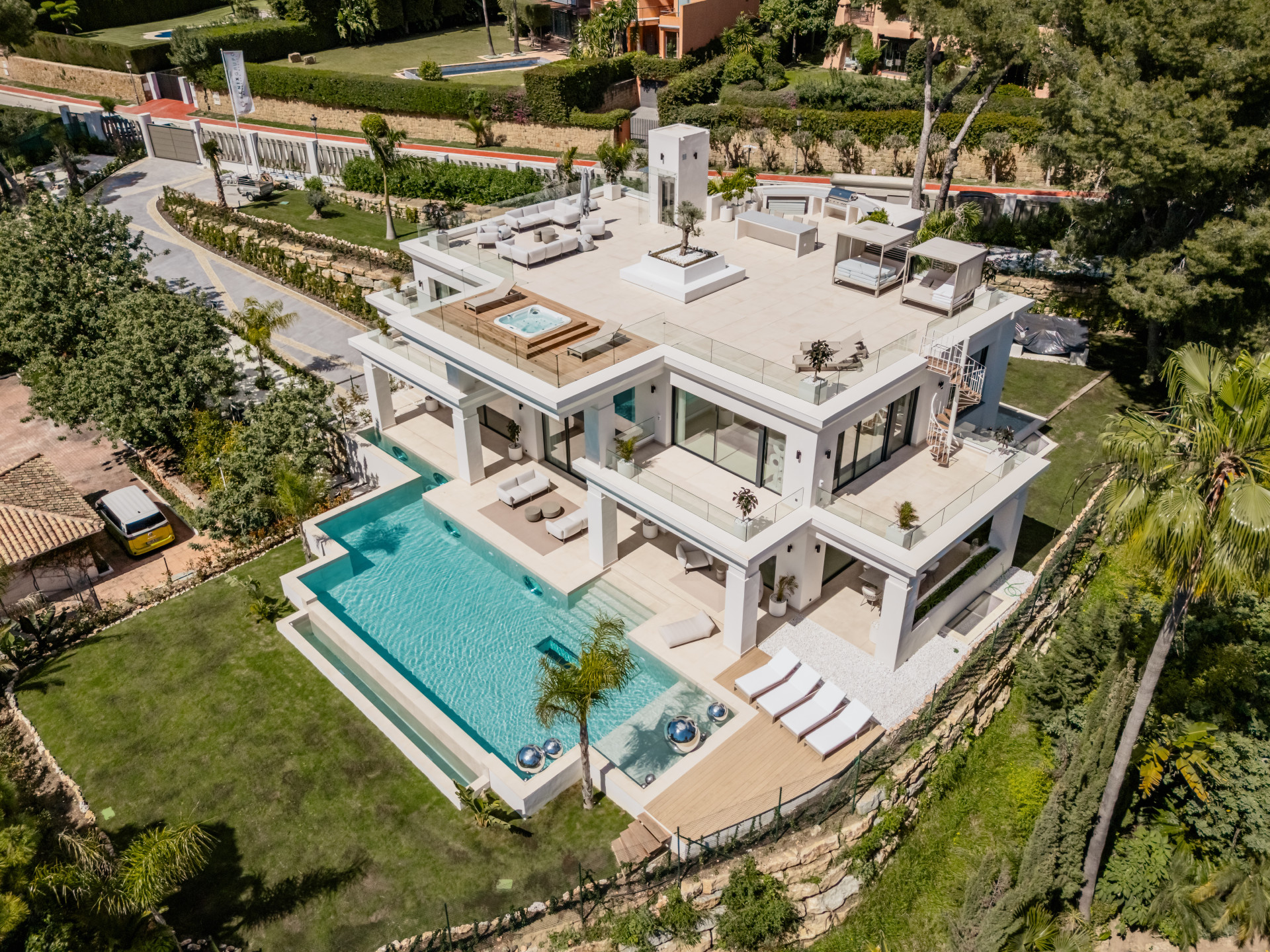 Villa de lujo de seis habitaciones con vistas panorámicas y ubicación privilegiada en Sierra Blanca, Marbella Milla de Oro. — foto 15