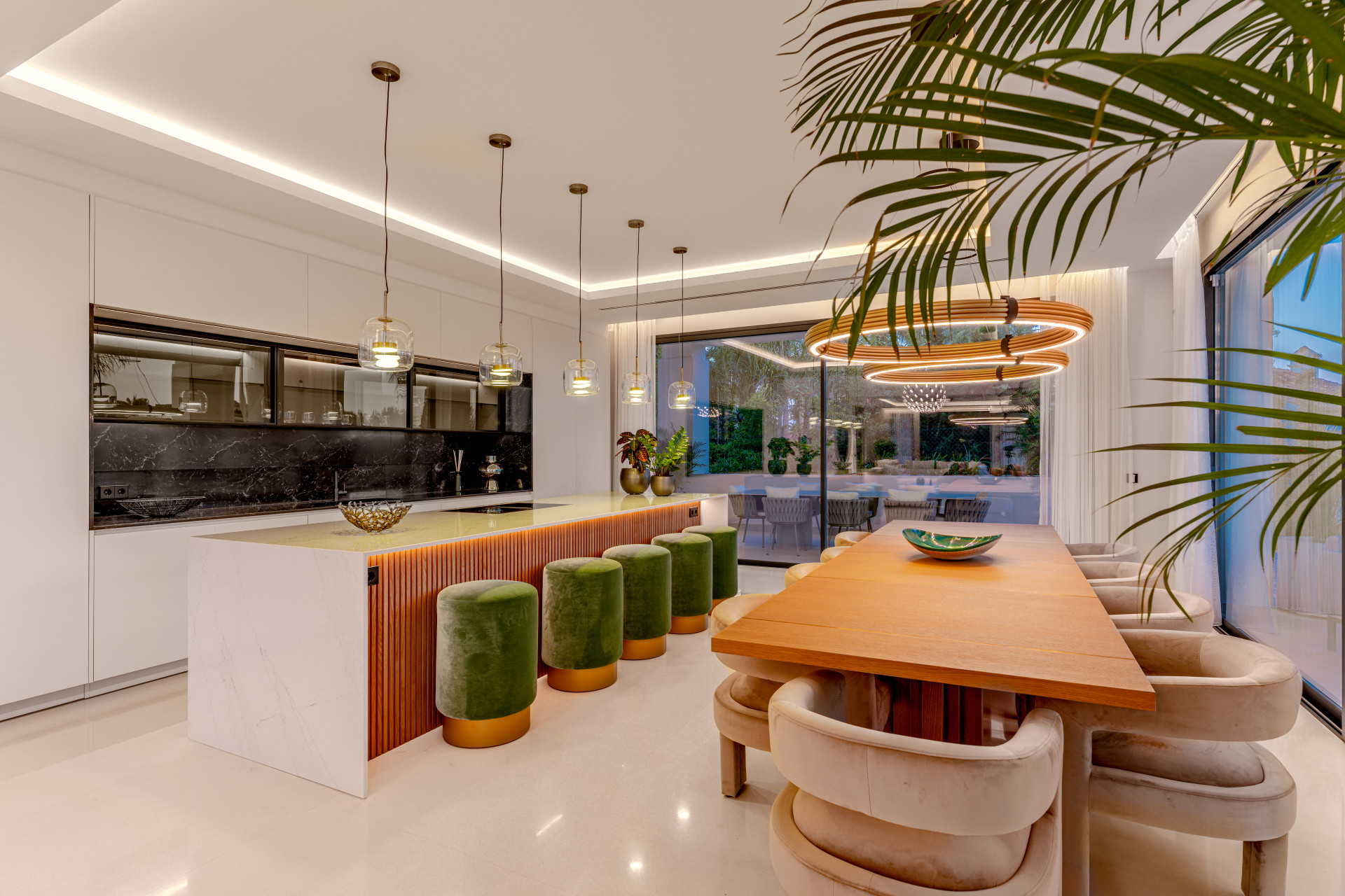 Villa de lujo de seis habitaciones con vistas panorámicas y ubicación privilegiada en Sierra Blanca, Marbella Milla de Oro. — foto 8
