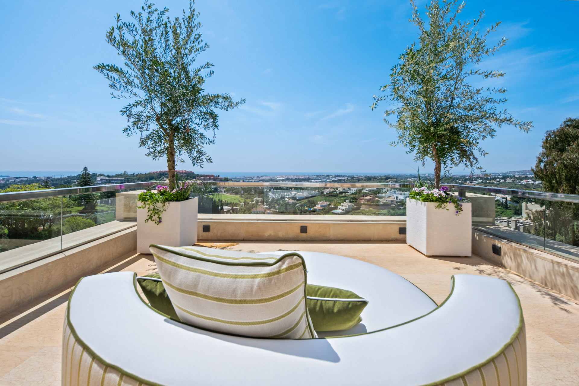 Recentelijk gerenoveerd duplex penthouse in Los Arrayanes, Nueva Andalucía — foto 37