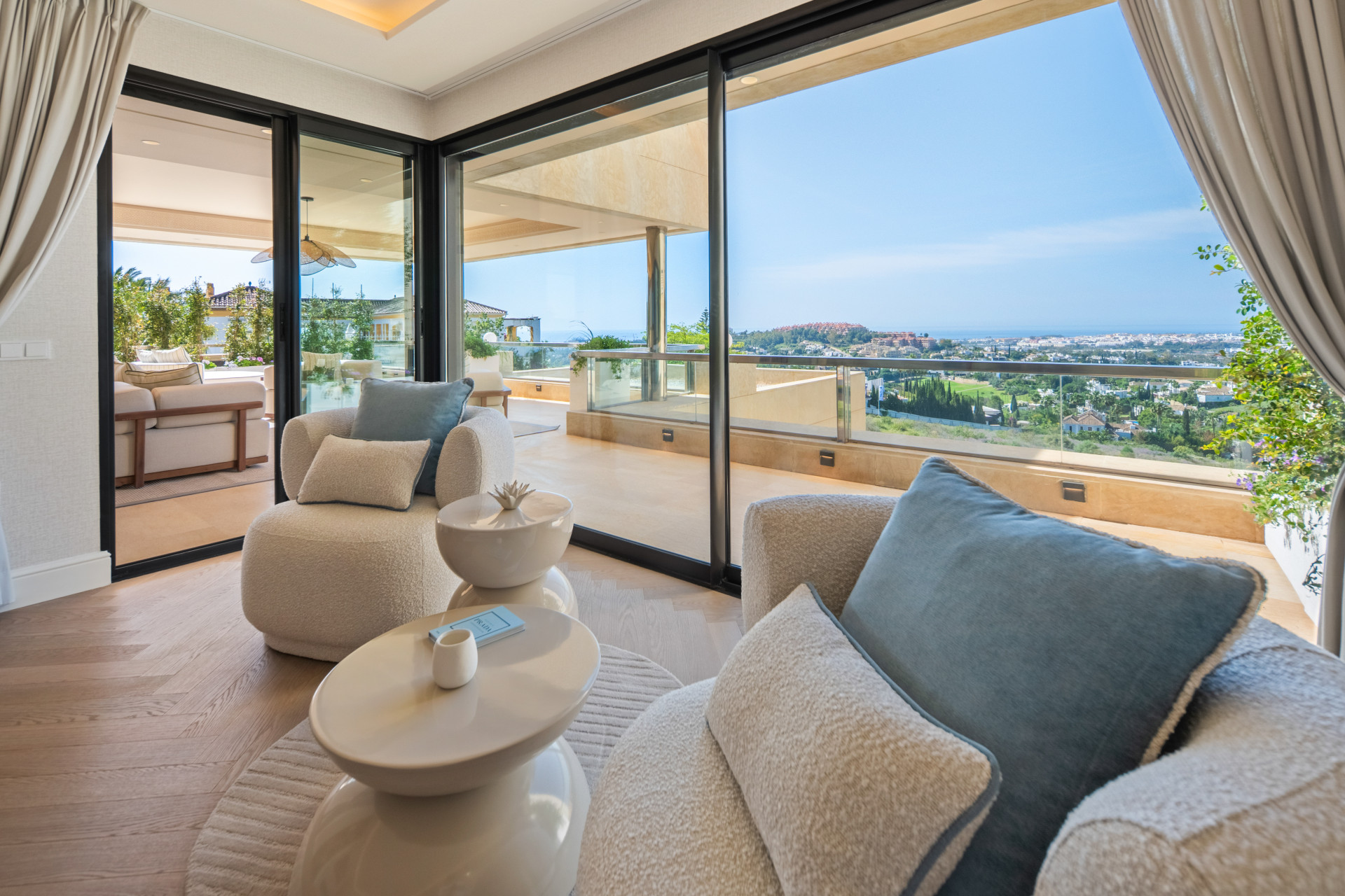 Recentelijk gerenoveerd duplex penthouse in Los Arrayanes, Nueva Andalucía — foto 11