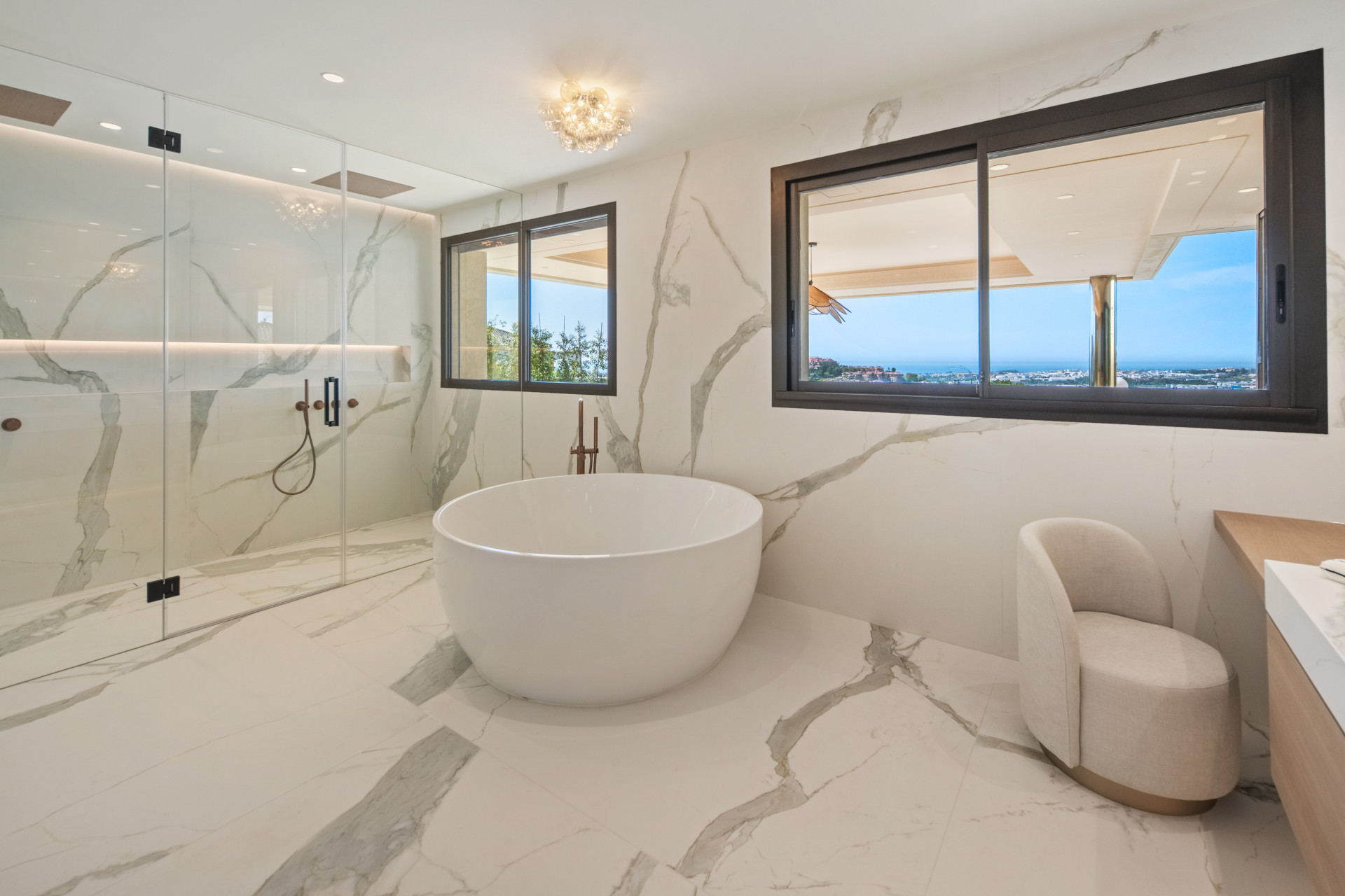 Recentelijk gerenoveerd duplex penthouse in Los Arrayanes, Nueva Andalucía — foto 17