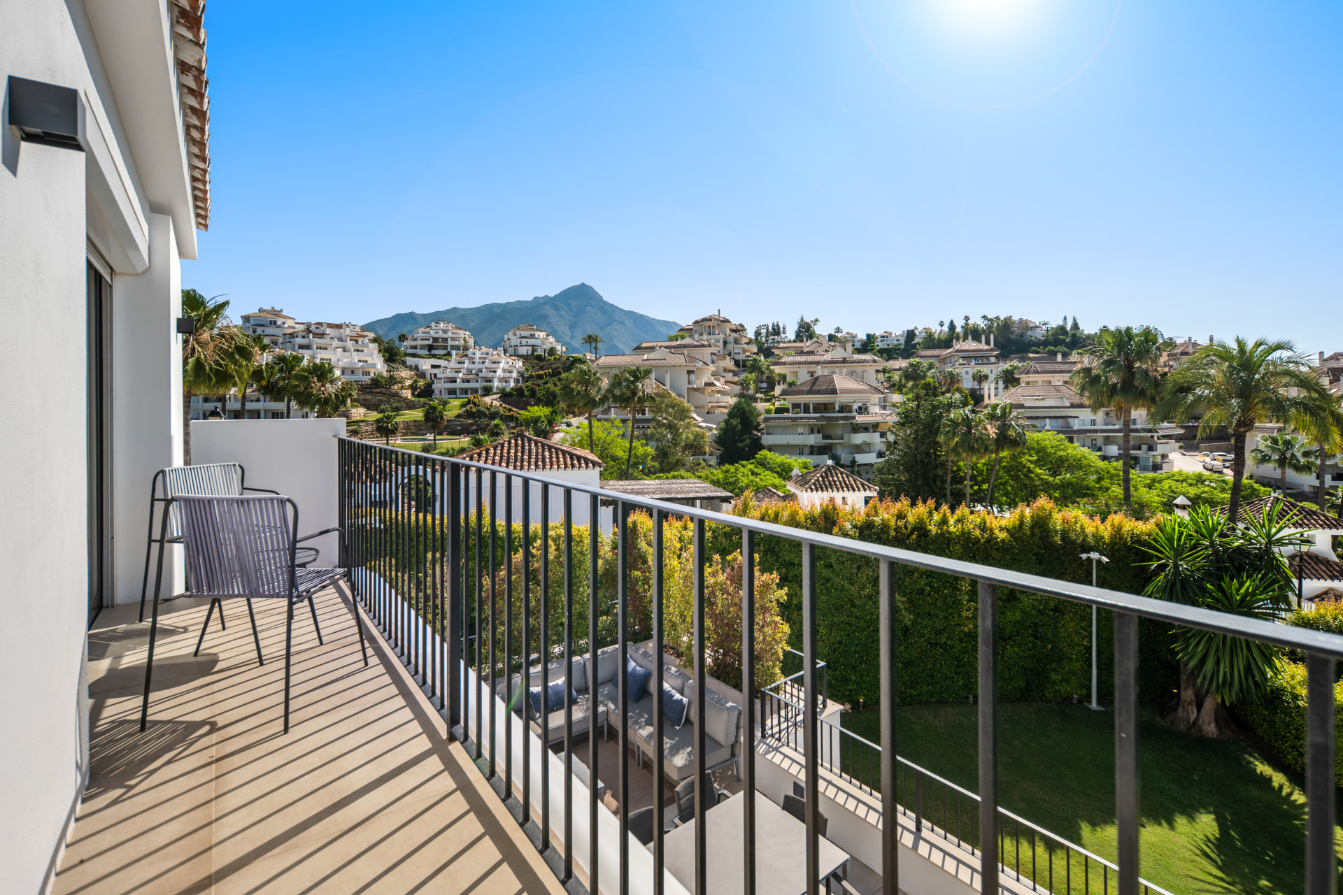 Contemporary 5 bedroom villa in Los Naranjos Hill Club, Marbella — photo 15