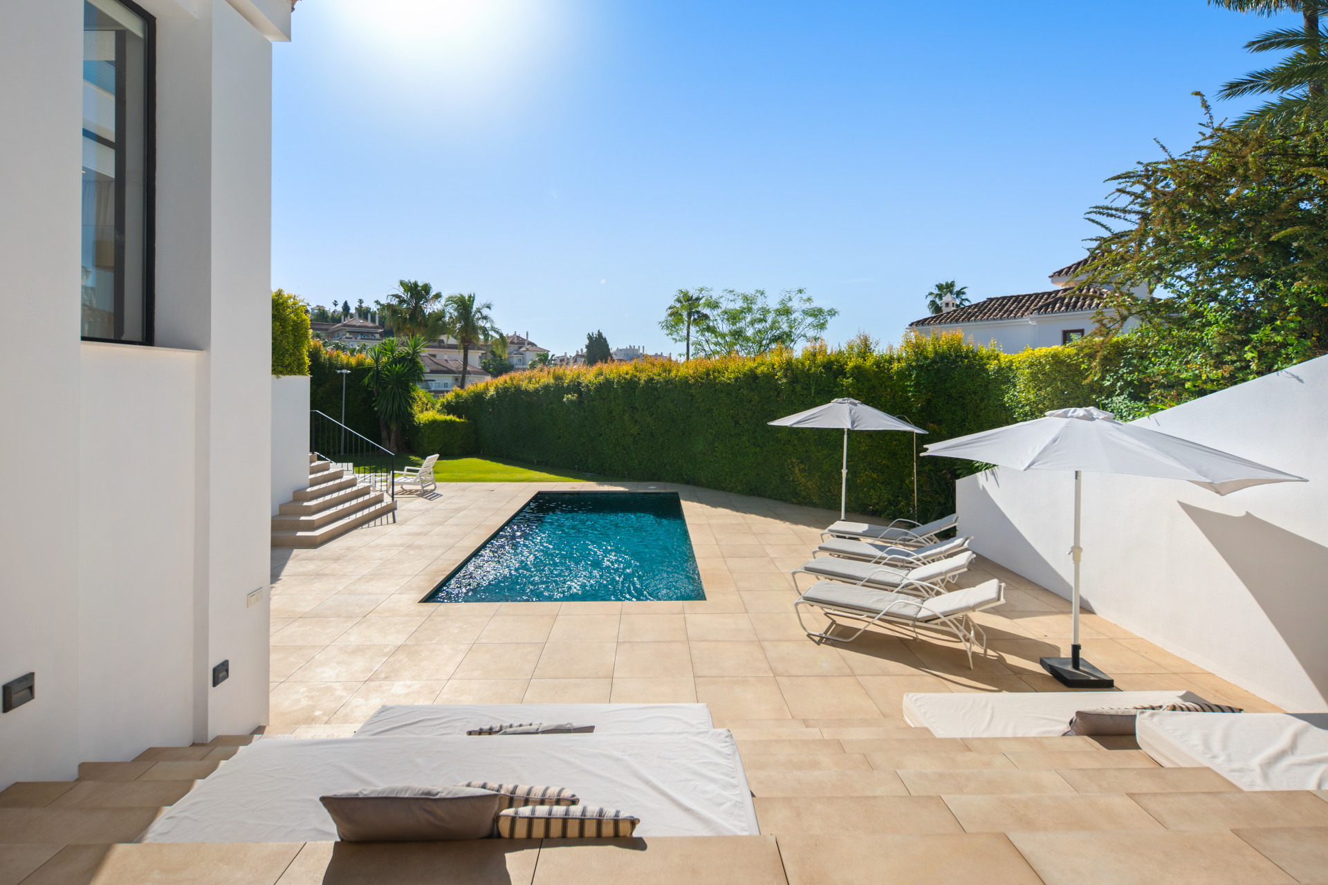 Contemporary 5 bedroom villa in Los Naranjos Hill Club, Marbella — photo 35