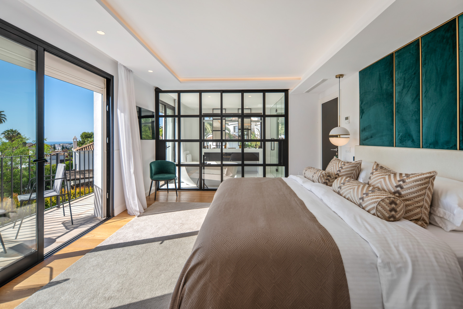 Contemporary 5 bedroom villa in Los Naranjos Hill Club, Marbella — photo 11