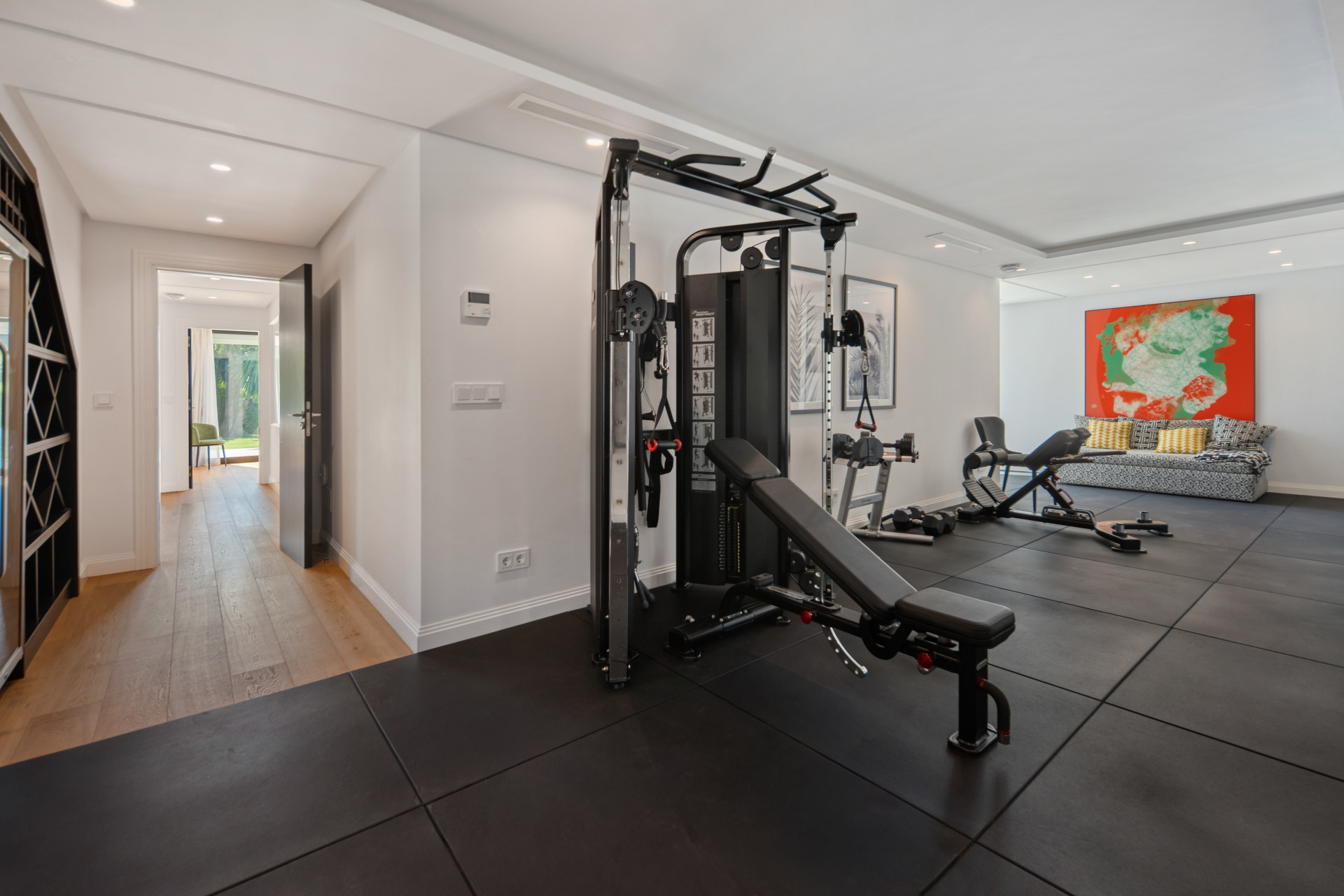Contemporary 5 bedroom villa in Los Naranjos Hill Club, Marbella — photo 28