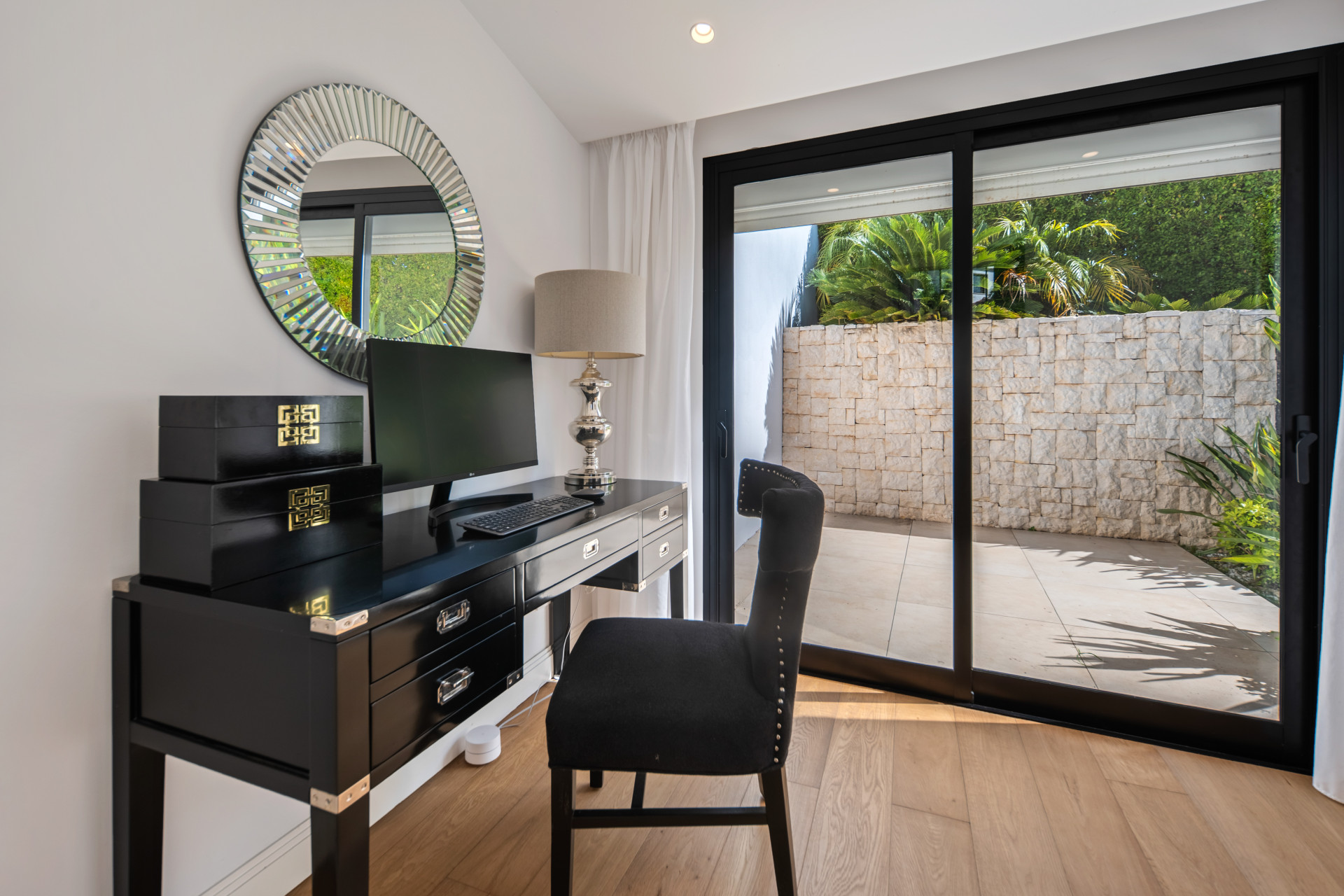 Contemporary 5 bedroom villa in Los Naranjos Hill Club, Marbella — photo 23