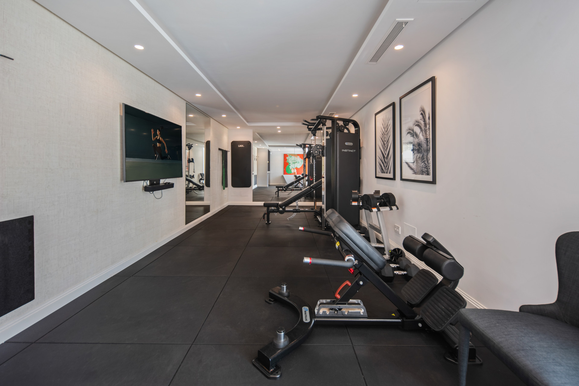 Contemporary 5 bedroom villa in Los Naranjos Hill Club, Marbella — photo 29
