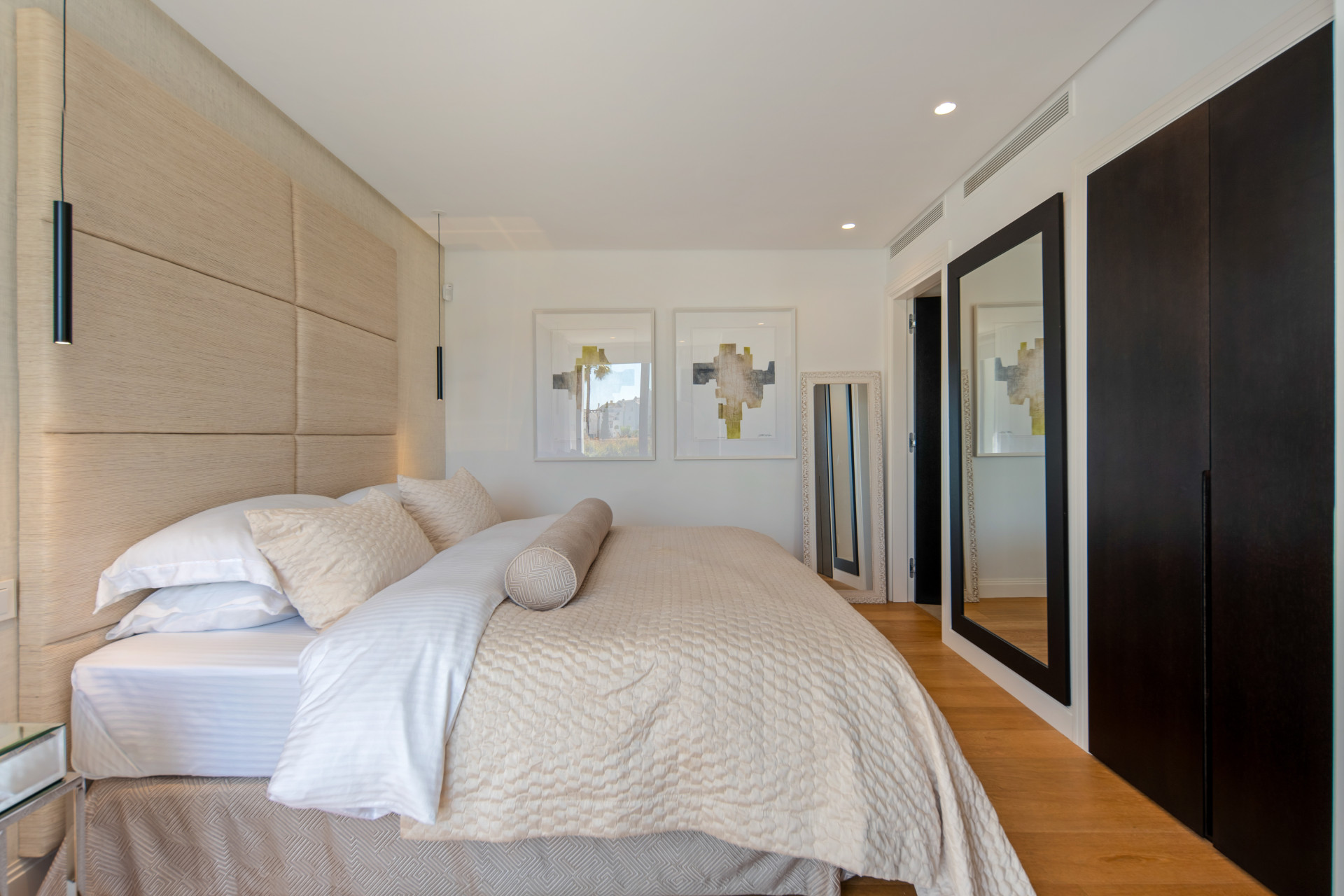 Contemporary 5 bedroom villa in Los Naranjos Hill Club, Marbella — photo 16