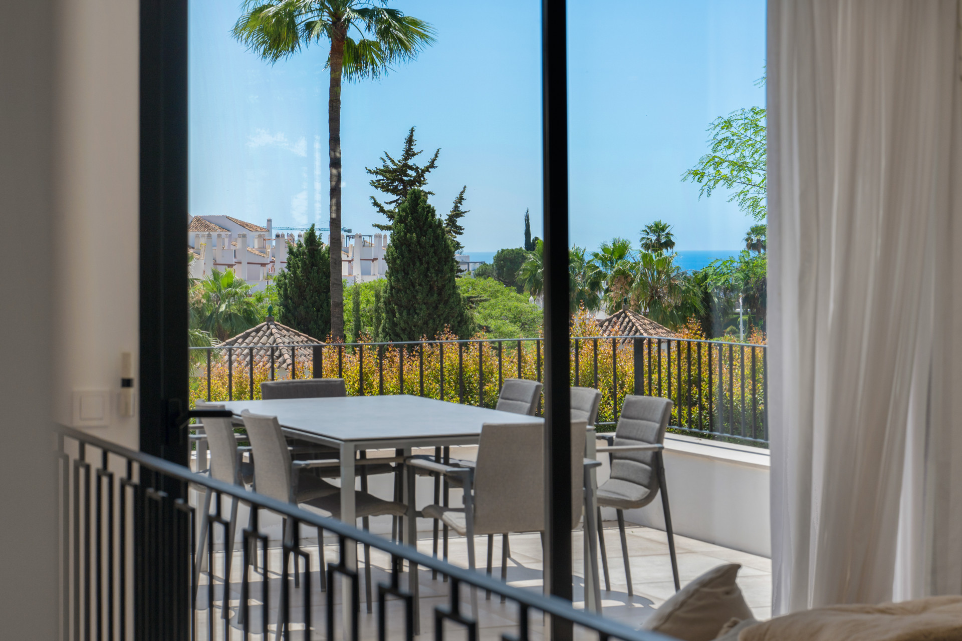 Contemporary 5 bedroom villa in Los Naranjos Hill Club, Marbella — photo 32