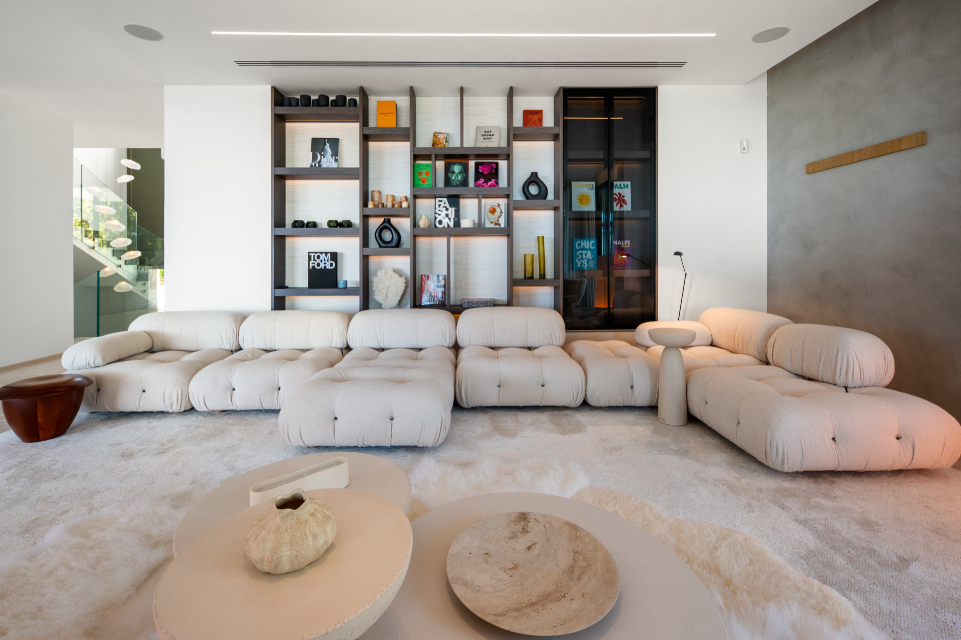 Contemporary six-bedroom villa with sea and golf views in El Herrojo, Benahavís. — photo 5