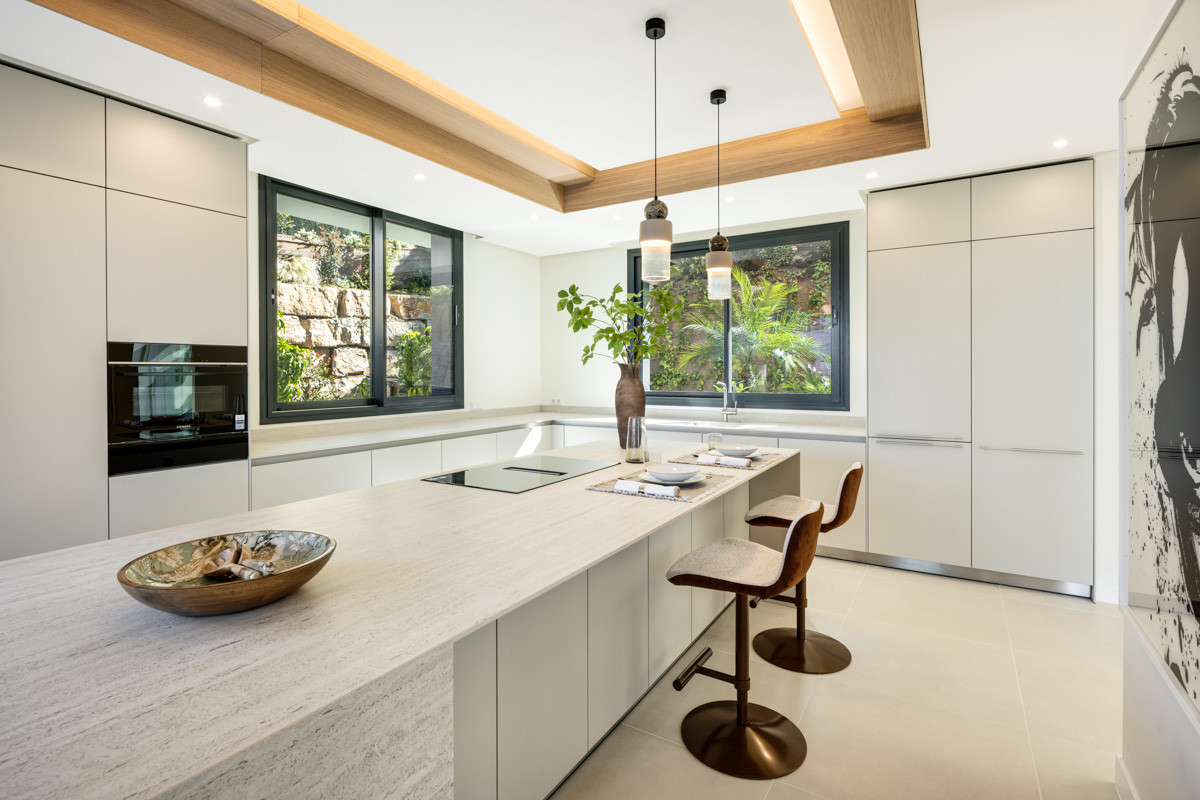 Luxus-Ecke Villa mit Panoramablick auf Rio Real, Marbella Goldene Meile — Foto 8