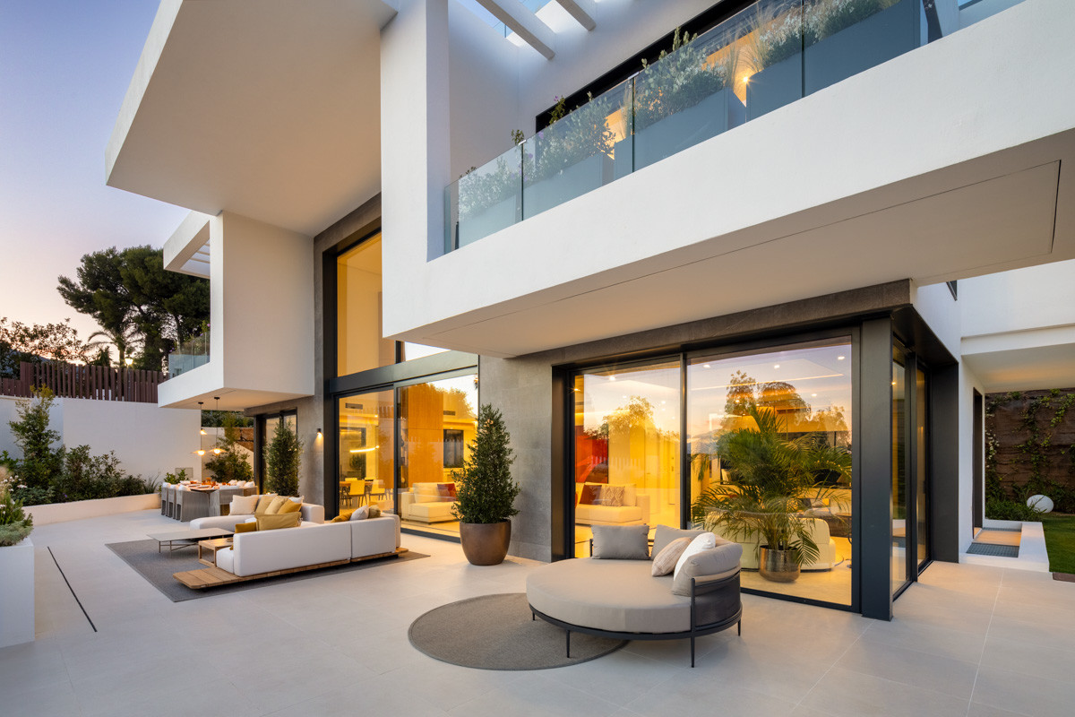 Luxus-Ecke Villa mit Panoramablick auf Rio Real, Marbella Goldene Meile — Foto 22