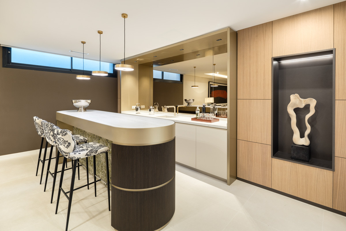 Luxus-Ecke Villa mit Panoramablick auf Rio Real, Marbella Goldene Meile — Foto 17