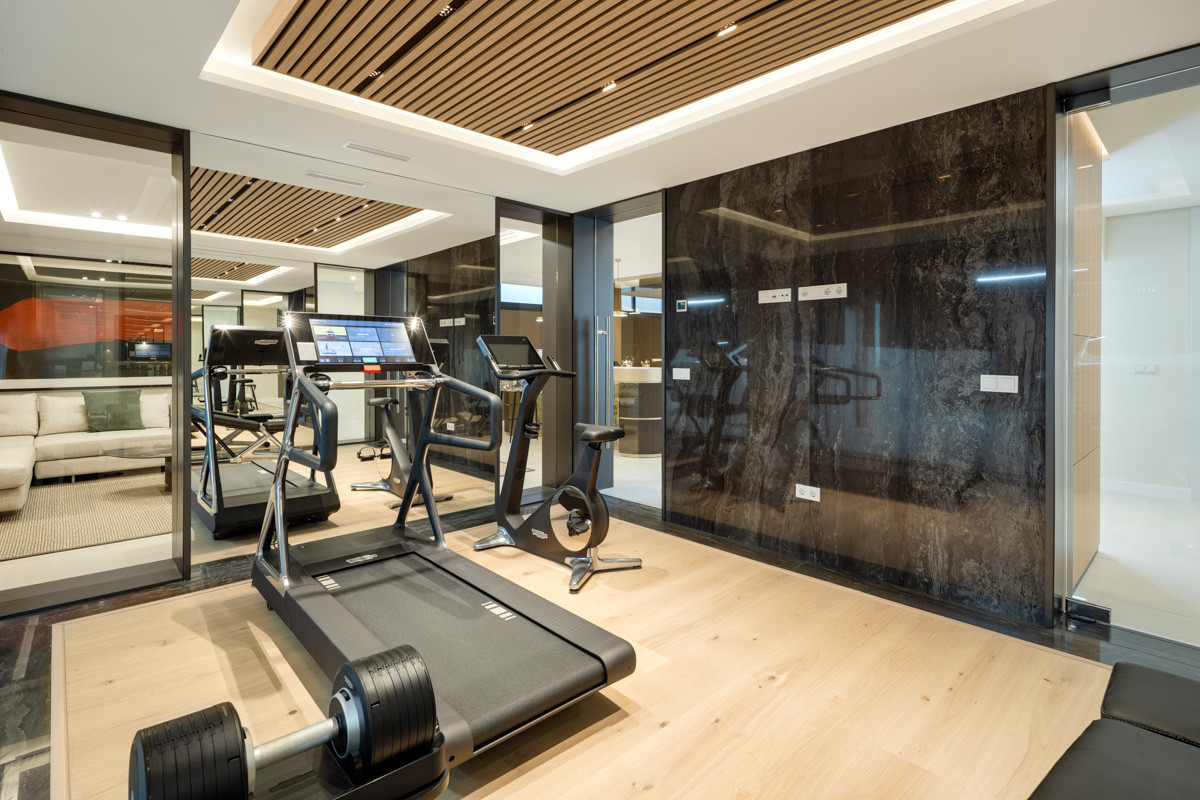 Luxus-Ecke Villa mit Panoramablick auf Rio Real, Marbella Goldene Meile — Foto 15