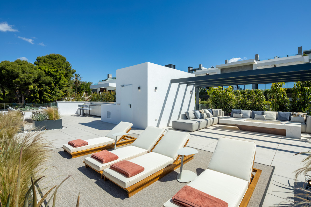 Luxus-Ecke Villa mit Panoramablick auf Rio Real, Marbella Goldene Meile — Foto 20