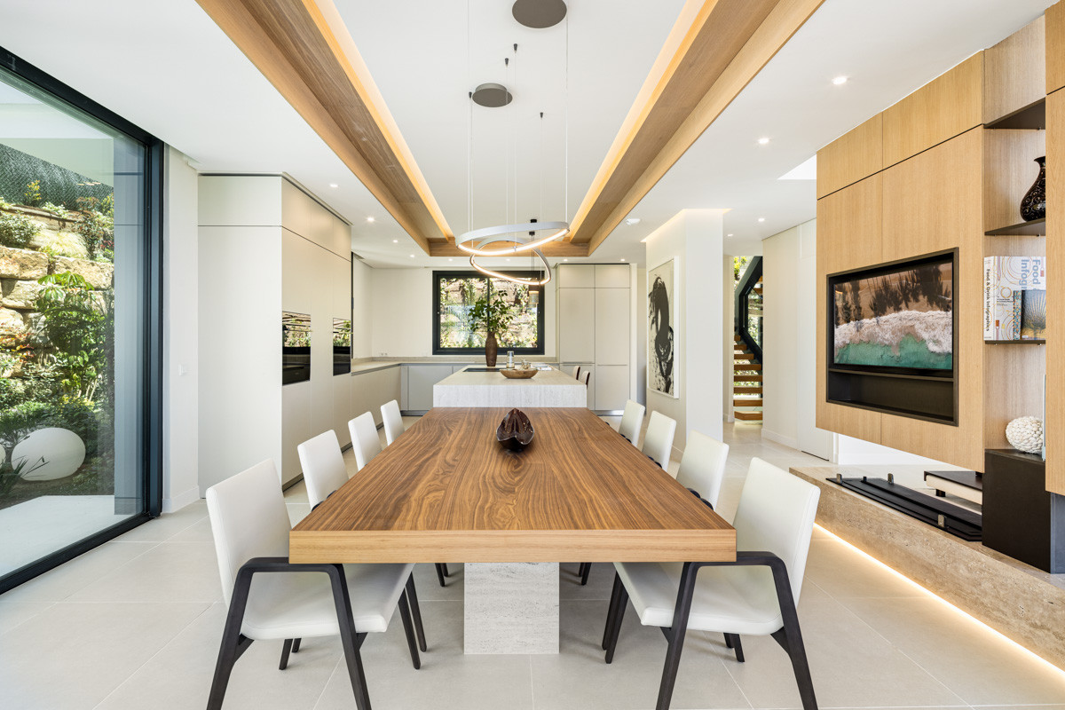 Luxus-Ecke Villa mit Panoramablick auf Rio Real, Marbella Goldene Meile — Foto 9