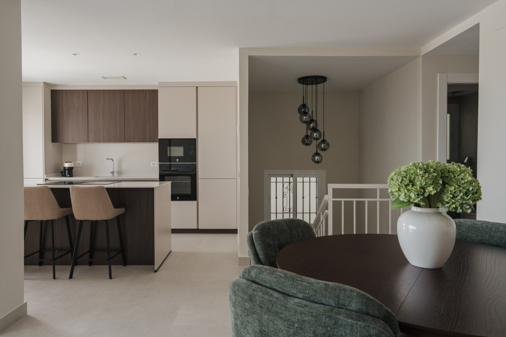 Kürzlich renovierte Wohnung mit Panoramablick in Los Almendros, Benahavis — Foto 8