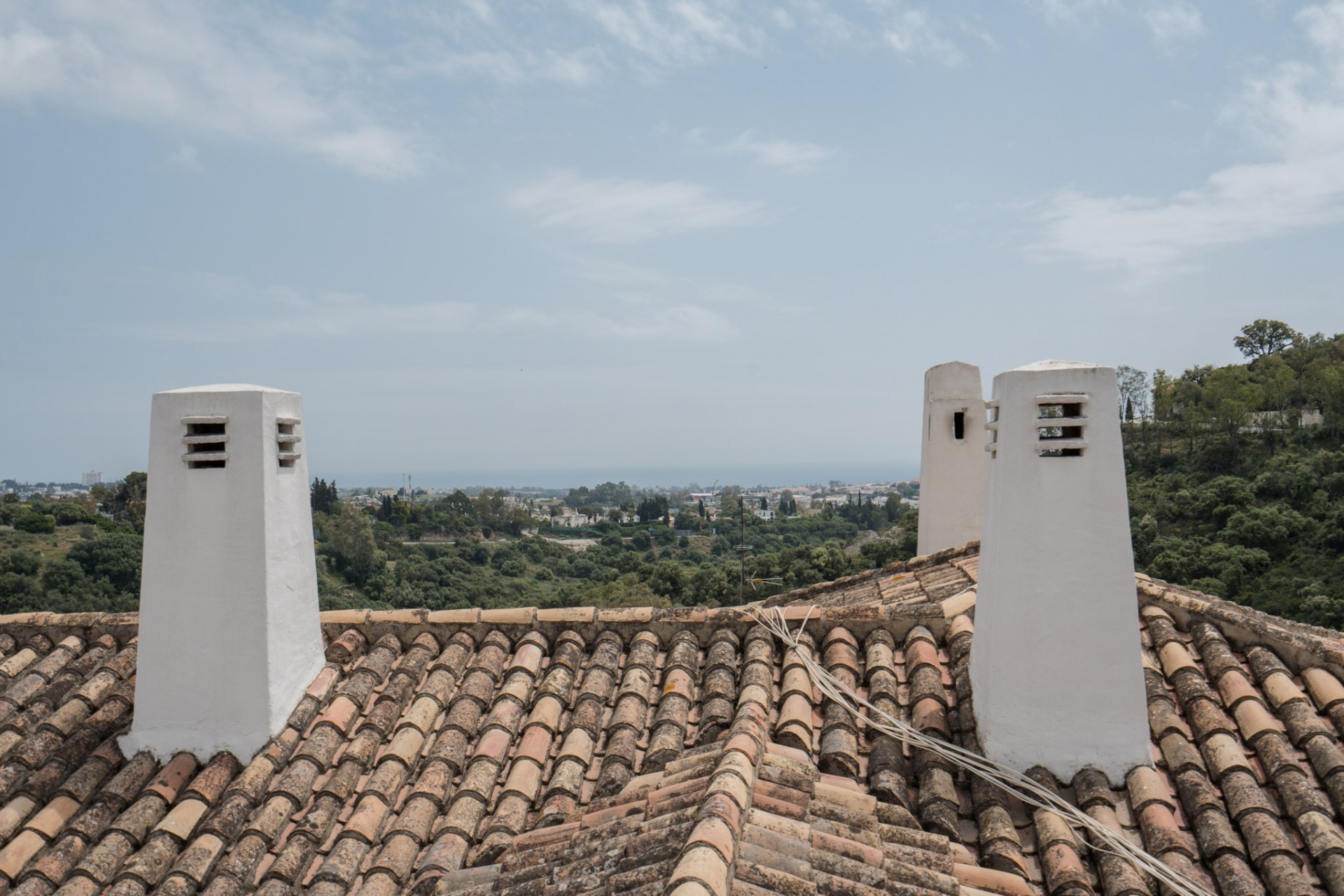 Kürzlich renovierte Wohnung mit Panoramablick in Los Almendros, Benahavis — Foto 23