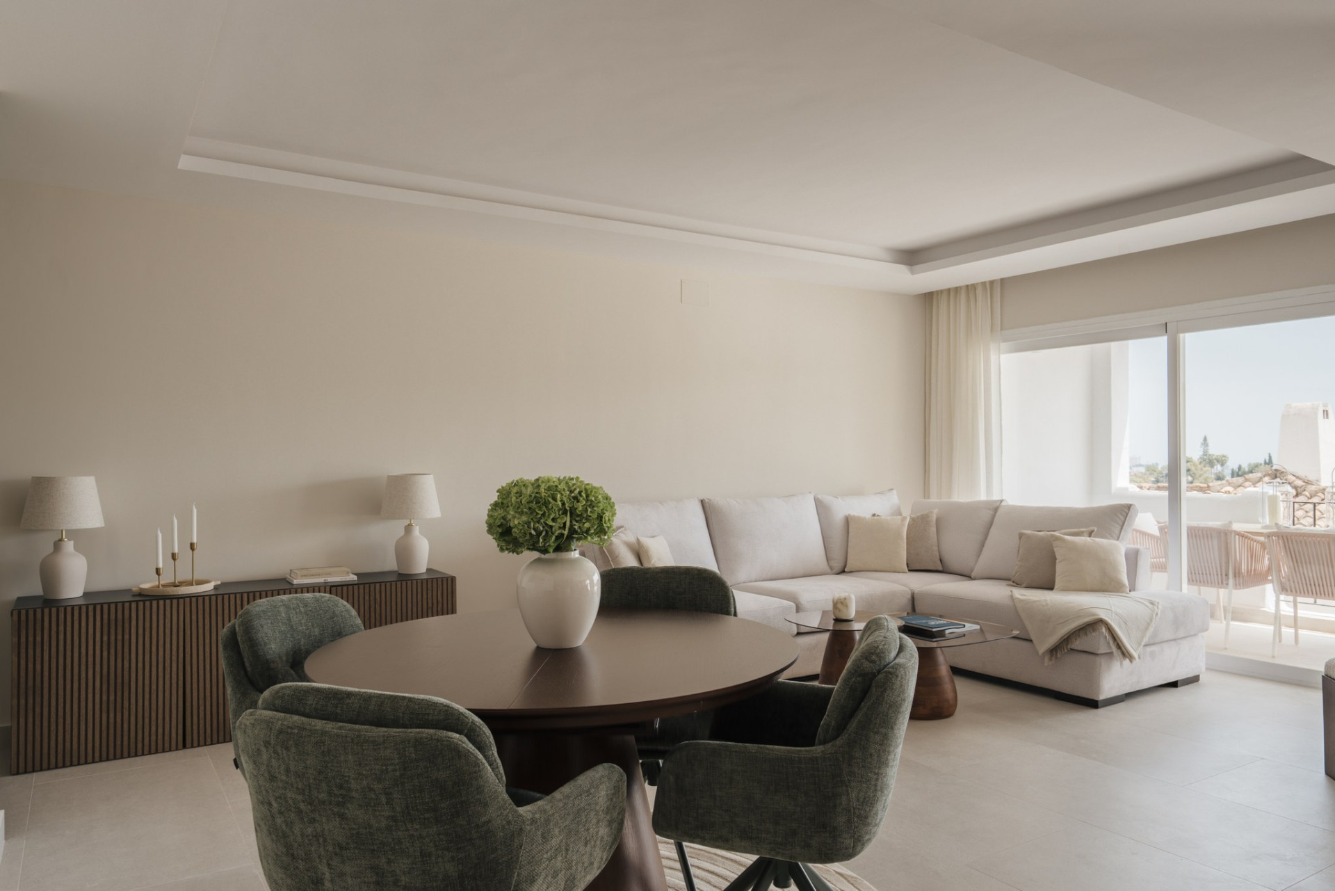 Kürzlich renovierte Wohnung mit Panoramablick in Los Almendros, Benahavis — Foto 3