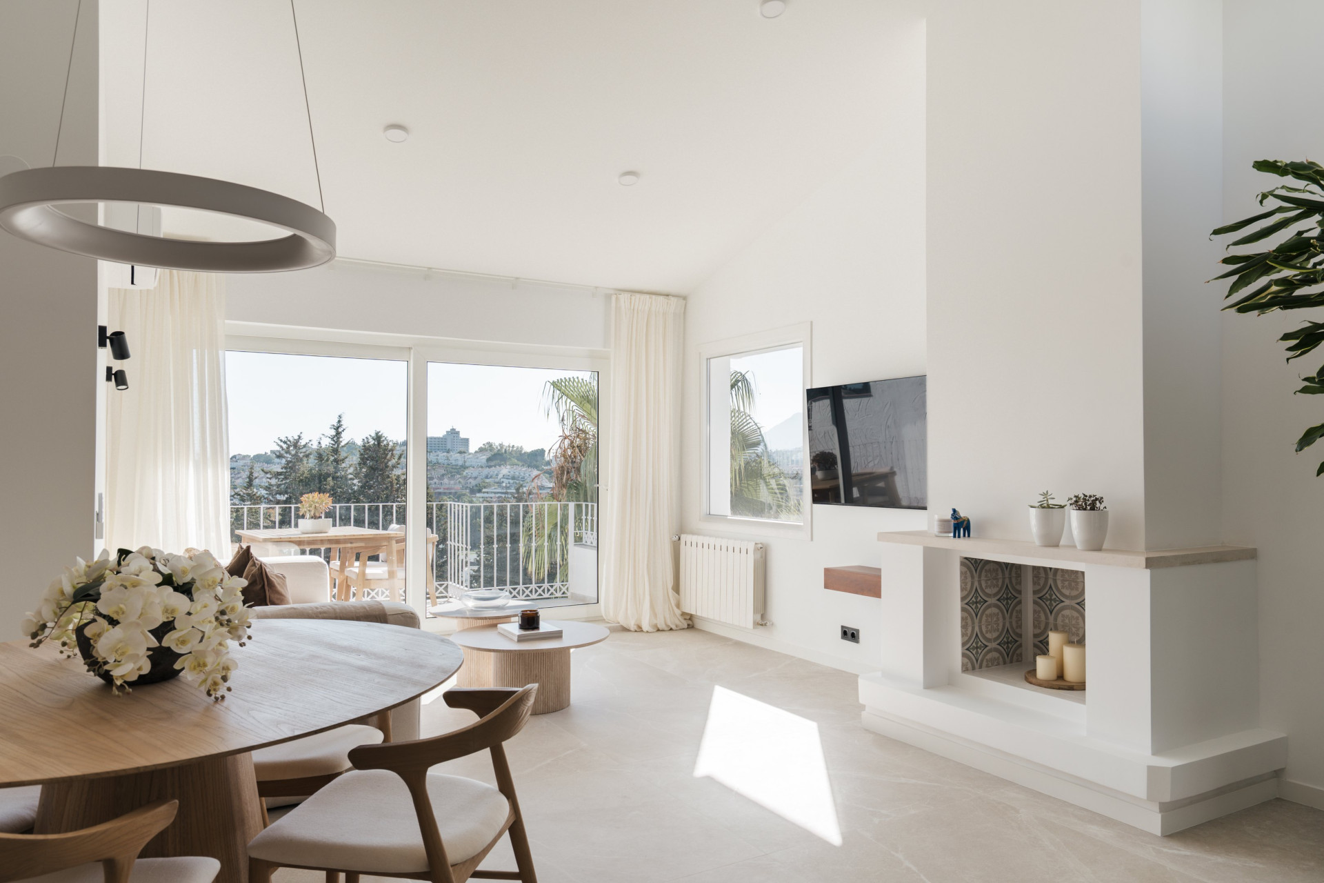 Luxury Renovated Townhouse Steps away from Atalaya Golf — photo 2