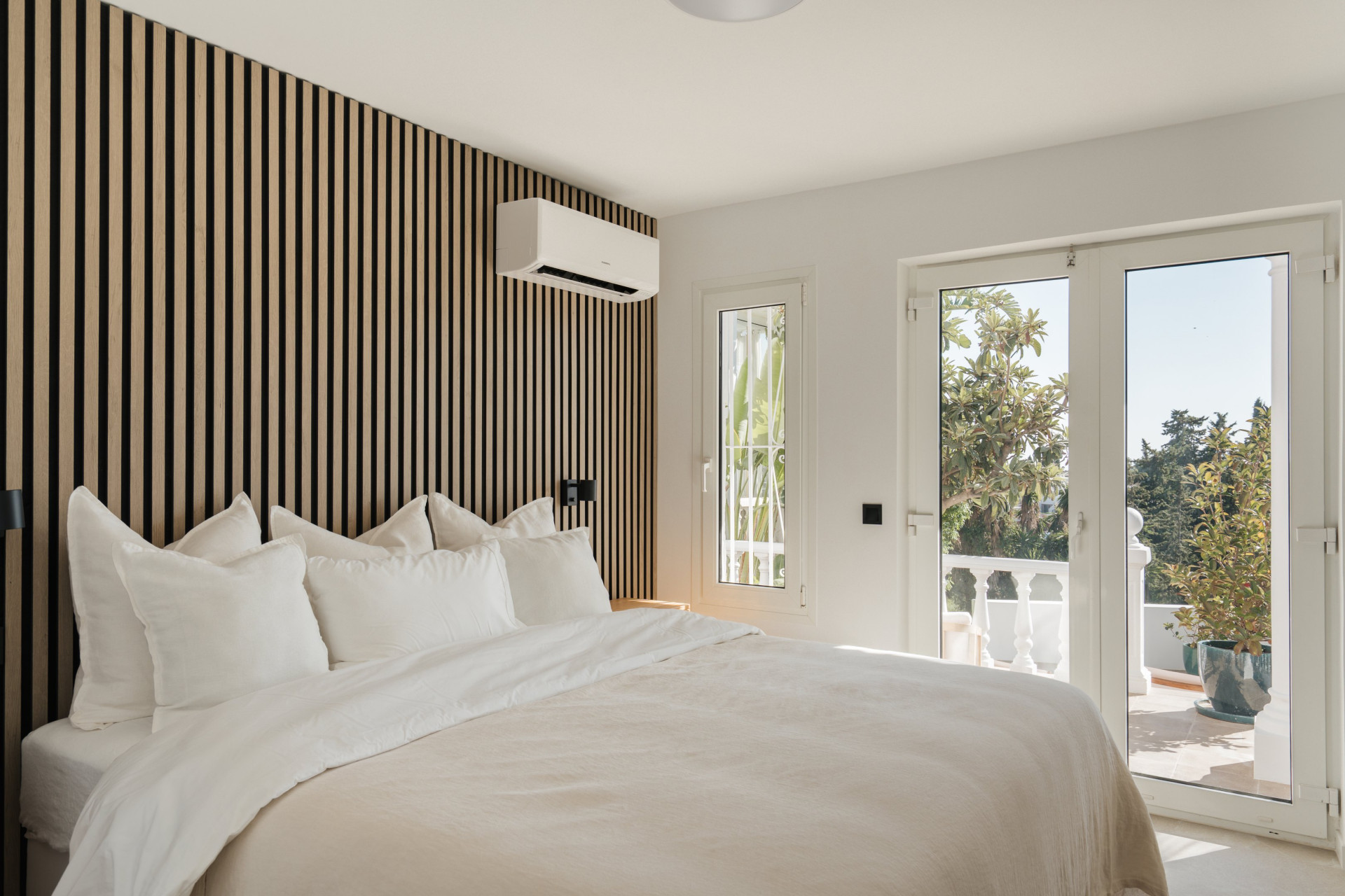 Luxury Renovated Townhouse Steps away from Atalaya Golf — photo 9