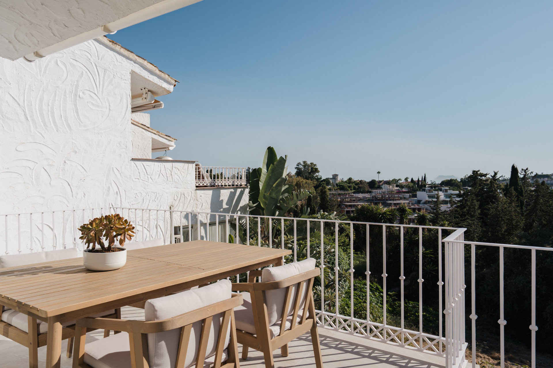 Luxury Renovated Townhouse Steps away from Atalaya Golf — photo 1