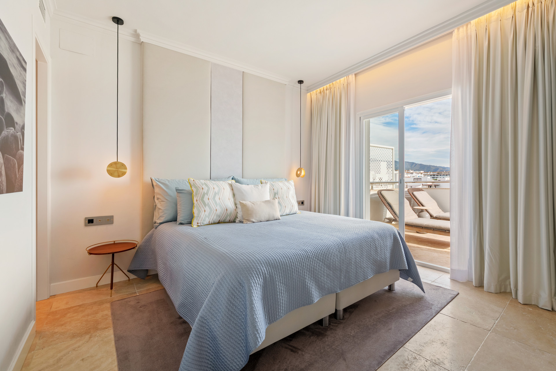 Frontline Beach Luxury Apartment with Panoramic Sea Views in Puerto Banús, Marbella — photo 17