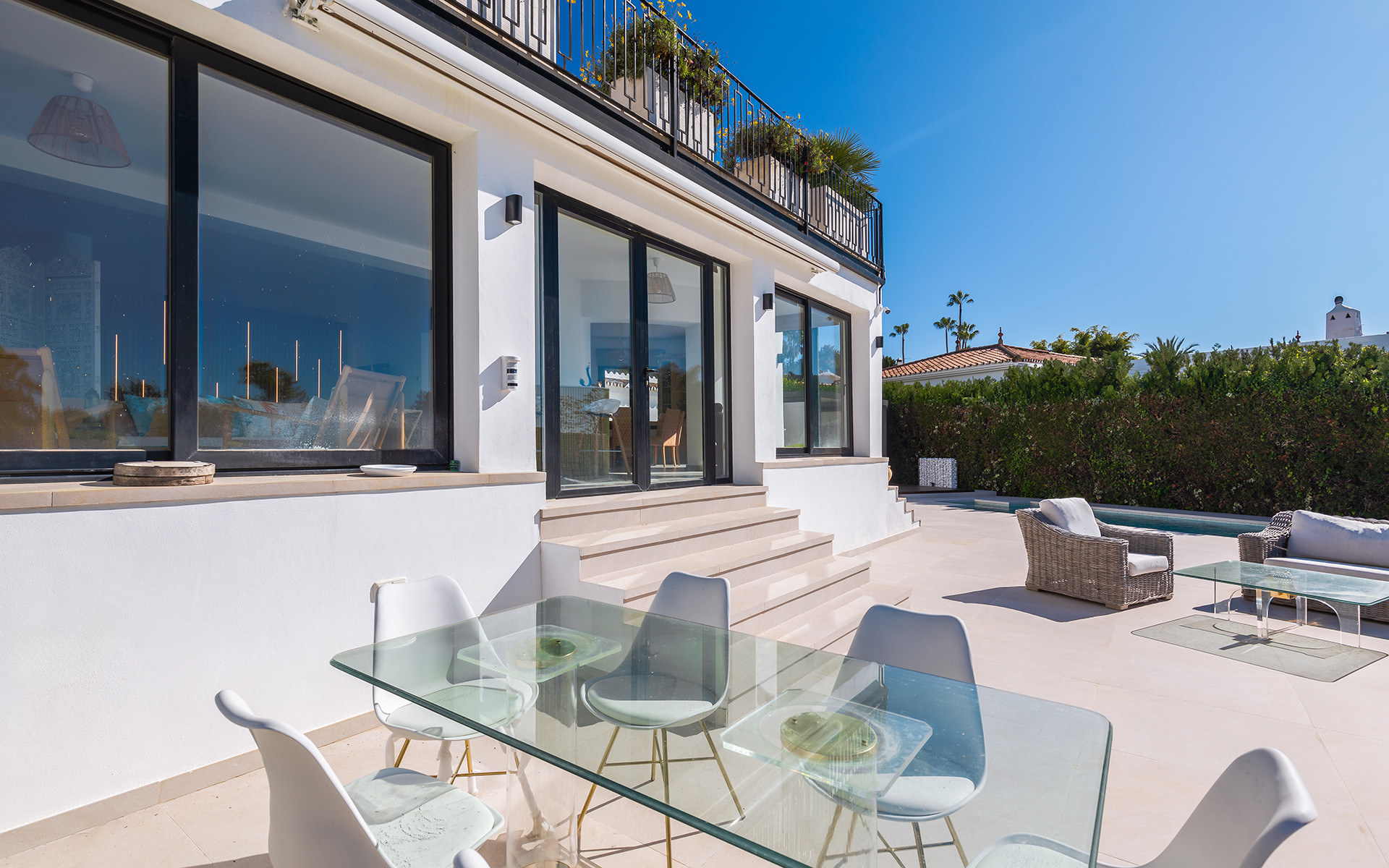 Fully Renovated Front Line Golf Villa in Guadalmina Alta with Panoramic Views — photo 23