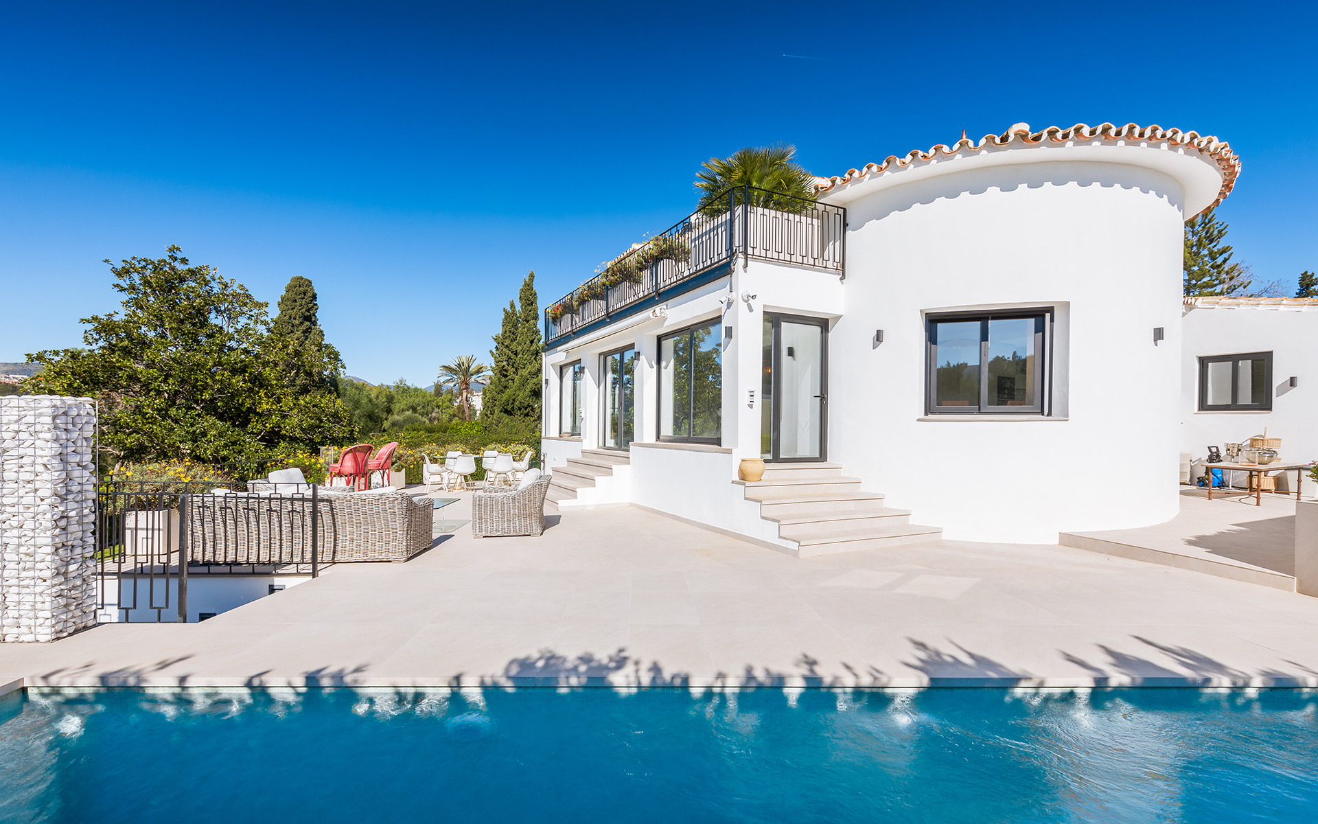 Fully Renovated Front Line Golf Villa in Guadalmina Alta with Panoramic Views — photo 24