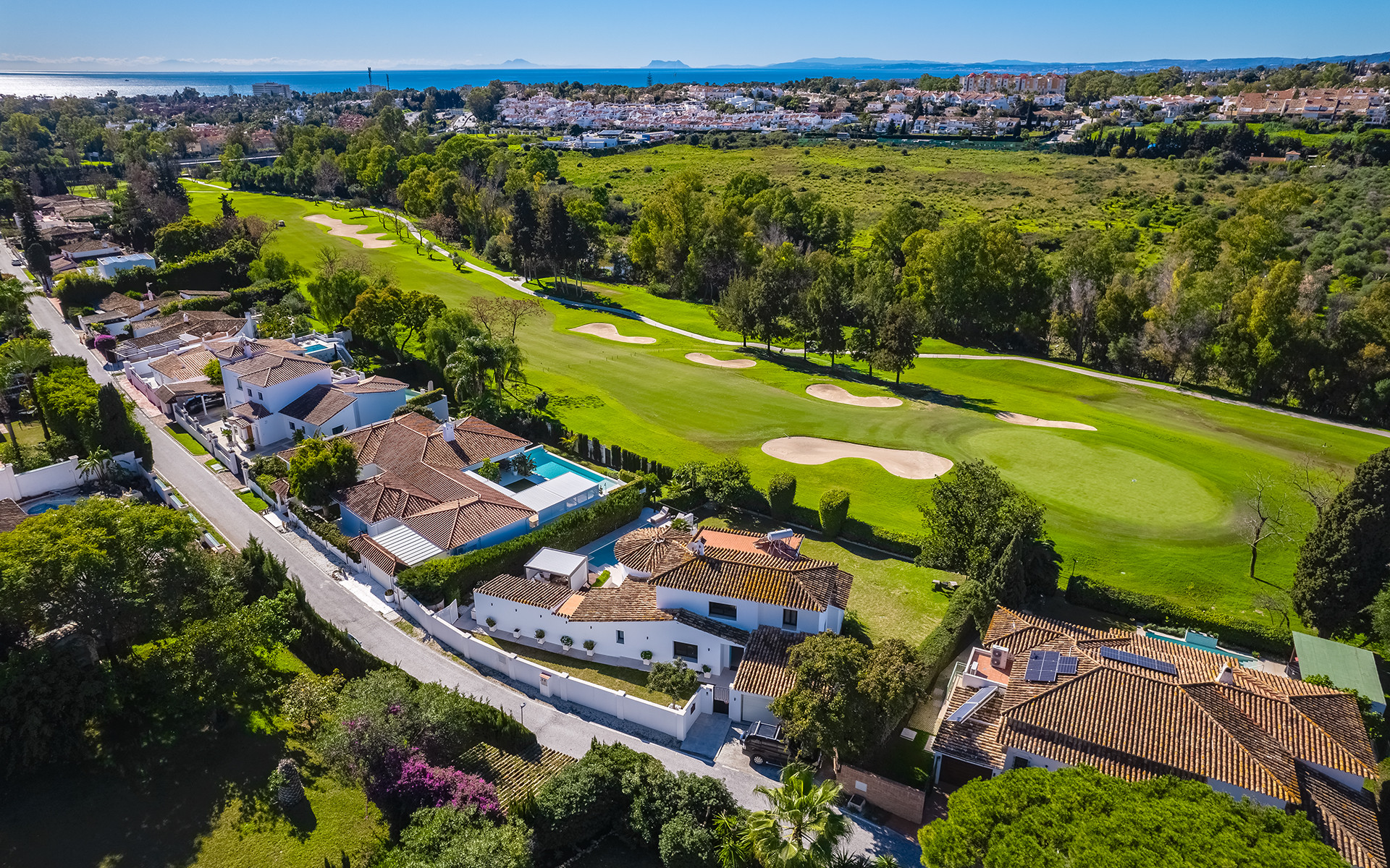 Fully Renovated Front Line Golf Villa in Guadalmina Alta with Panoramic Views — photo 28