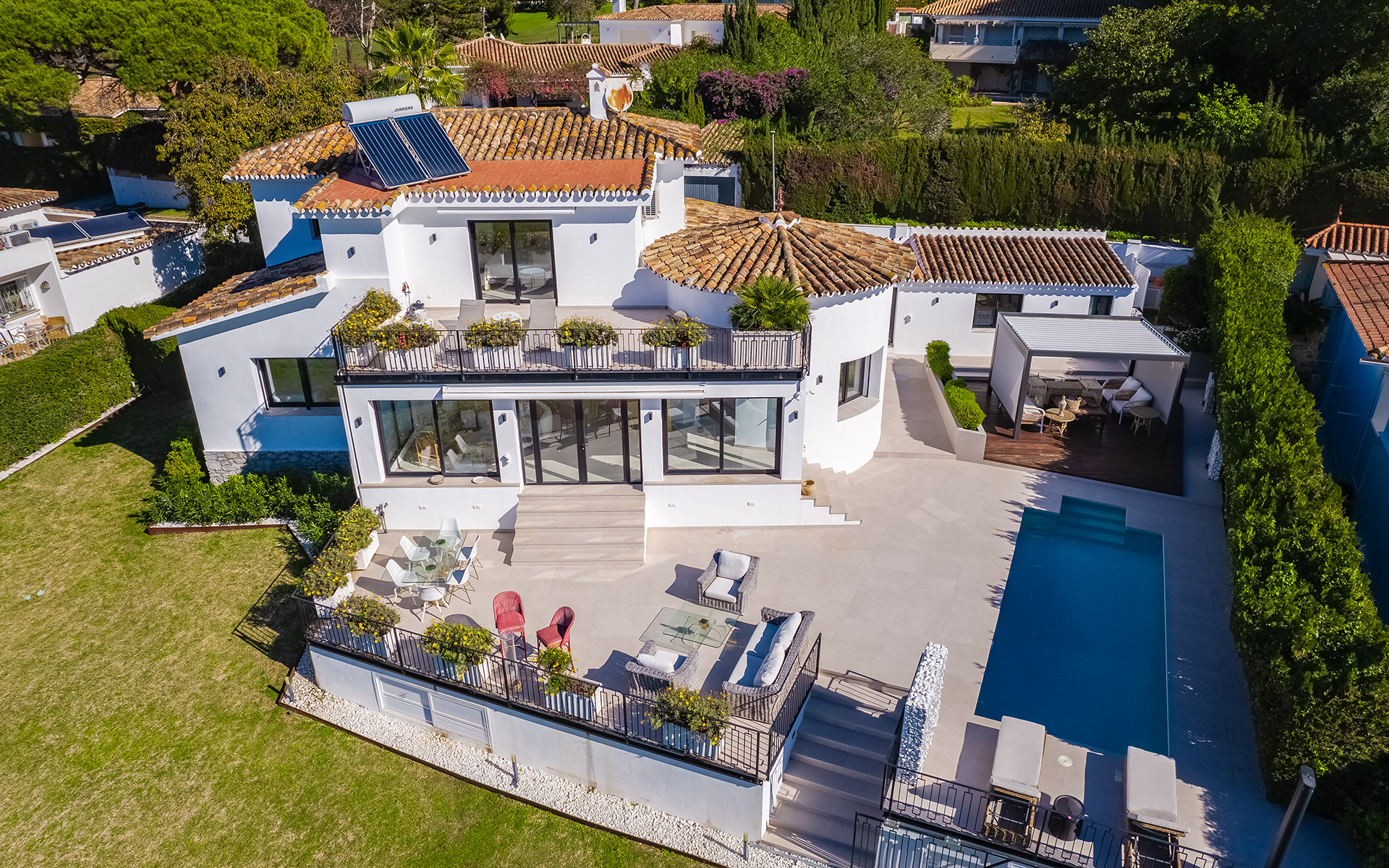 Fully Renovated Front Line Golf Villa in Guadalmina Alta with Panoramic Views — photo 25