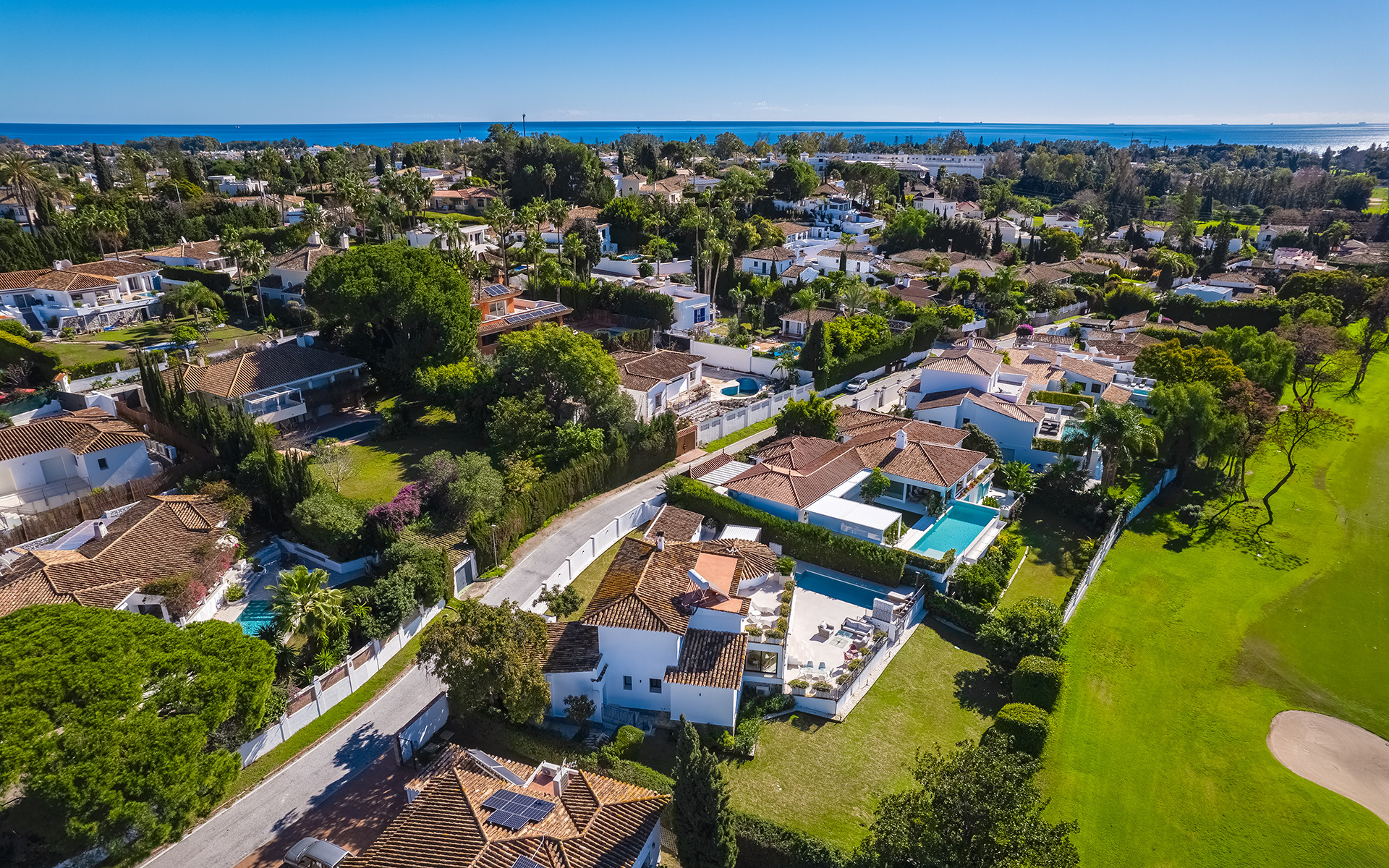 Fully Renovated Front Line Golf Villa in Guadalmina Alta with Panoramic Views — photo 27