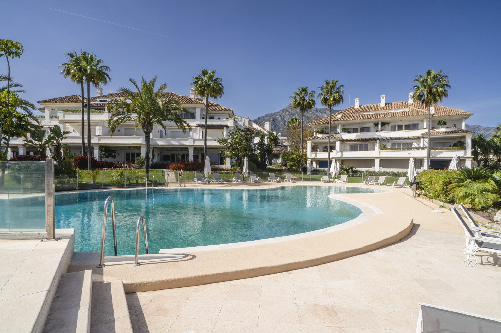 Ático dúplex en Monte Paraíso, Milla de Oro de Marbella — foto 38