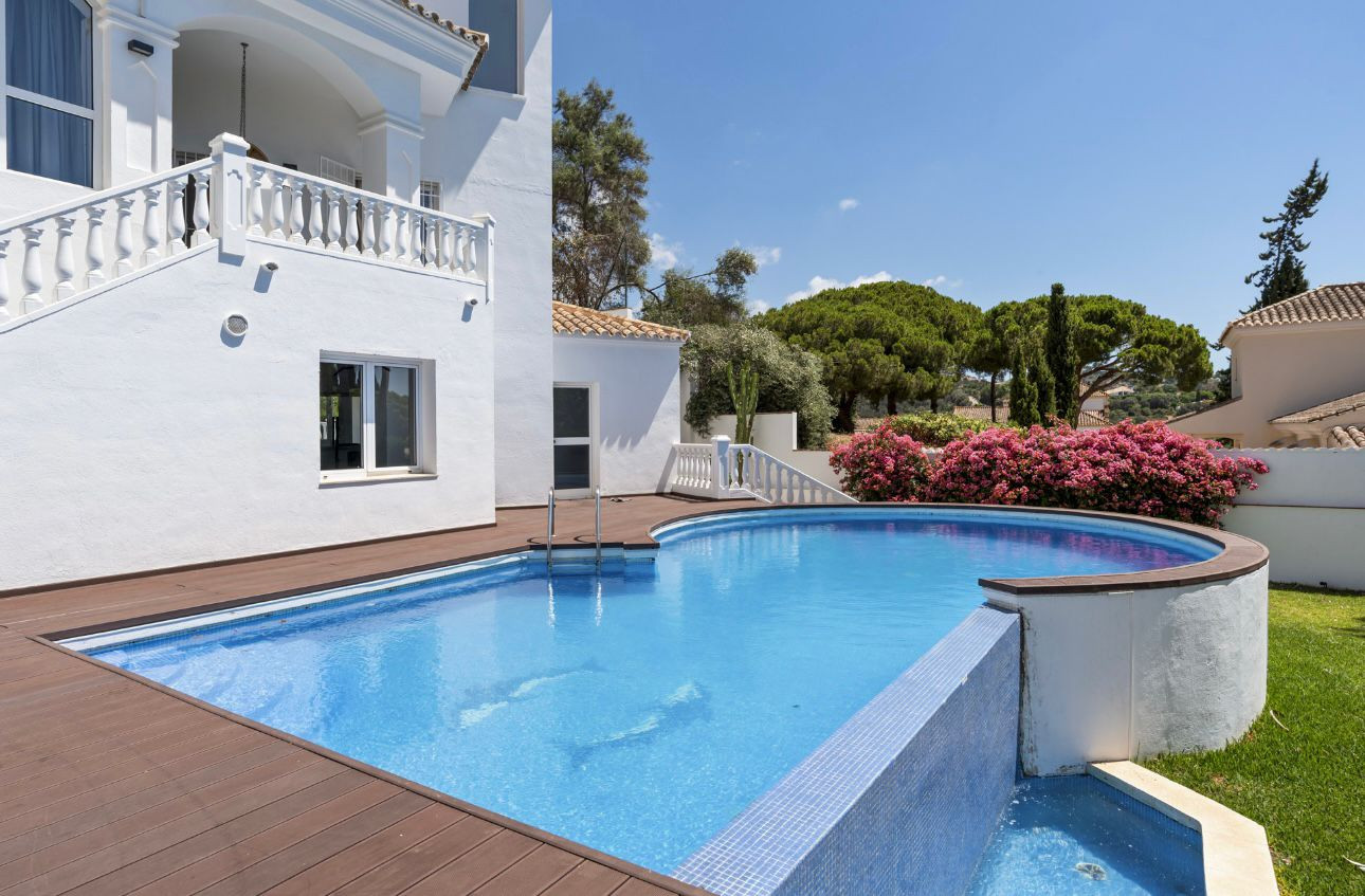 Eleganter 5-Zimmer-Luxus Villa Schritte Weg von Santa Maria Golf Club — Foto 20