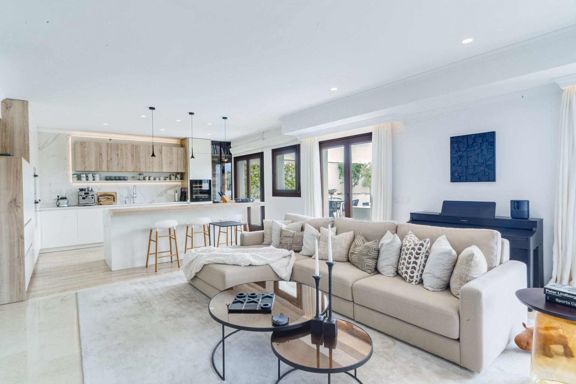 Ático dúplex exclusivo en la Milla de Oro de Marbella con vistas panorámicas al mar y a La Concha, amplias terrazas y una ubicación privilegiada cerca de Puente Romano. — foto 24