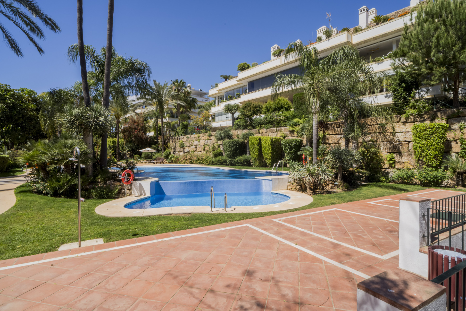 Ático dúplex exclusivo en la Milla de Oro de Marbella con vistas panorámicas al mar y a La Concha, amplias terrazas y una ubicación privilegiada cerca de Puente Romano. — foto 56