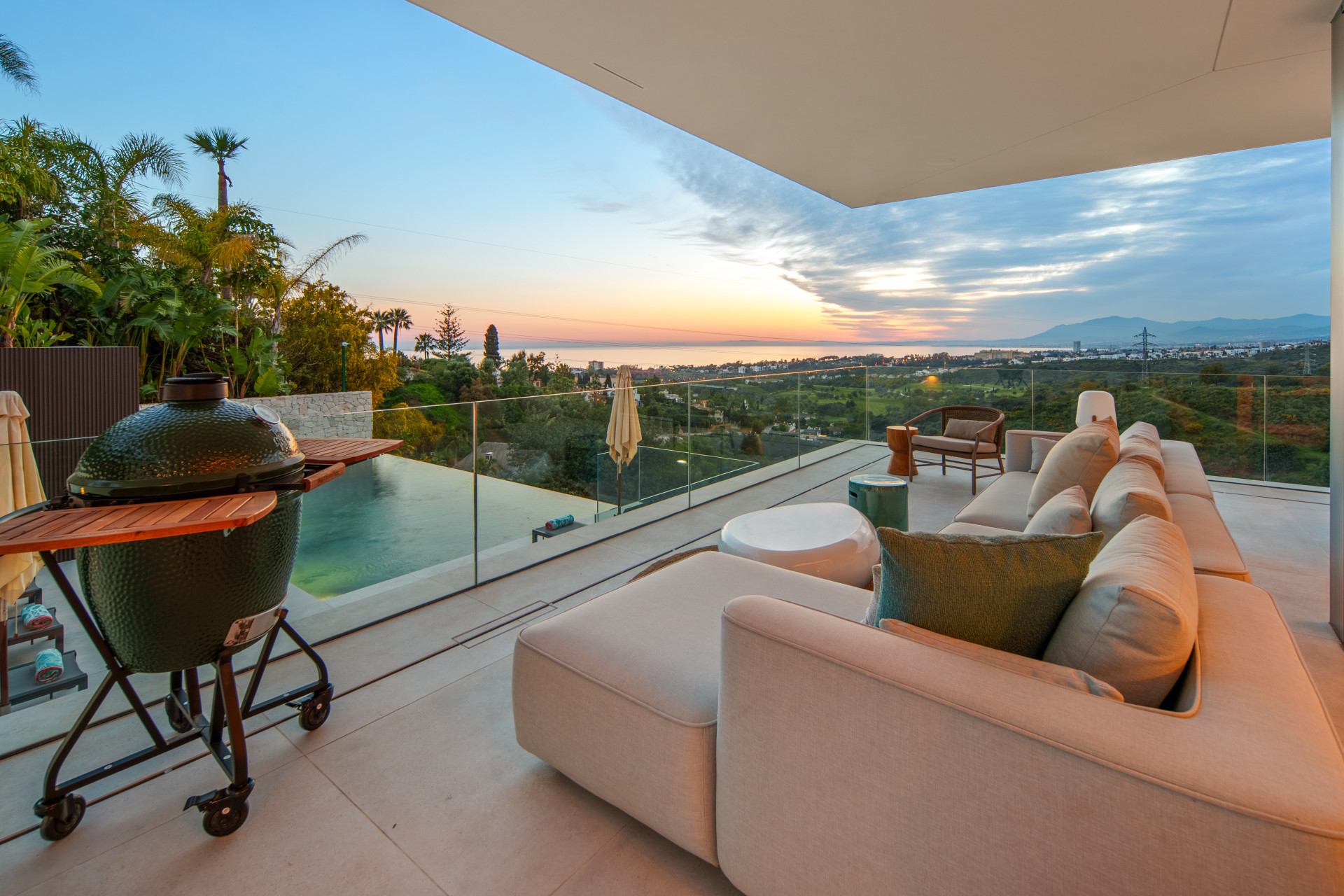 Außergewöhnliche moderne Villa mit Panoramablick auf El Rosario, Marbella Ost — Foto 29